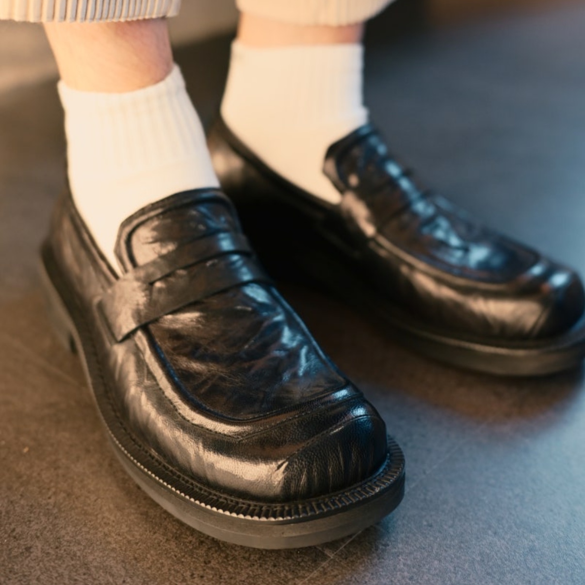 PENNY PLATE M/W Crease Project Loafer 착용 스타일