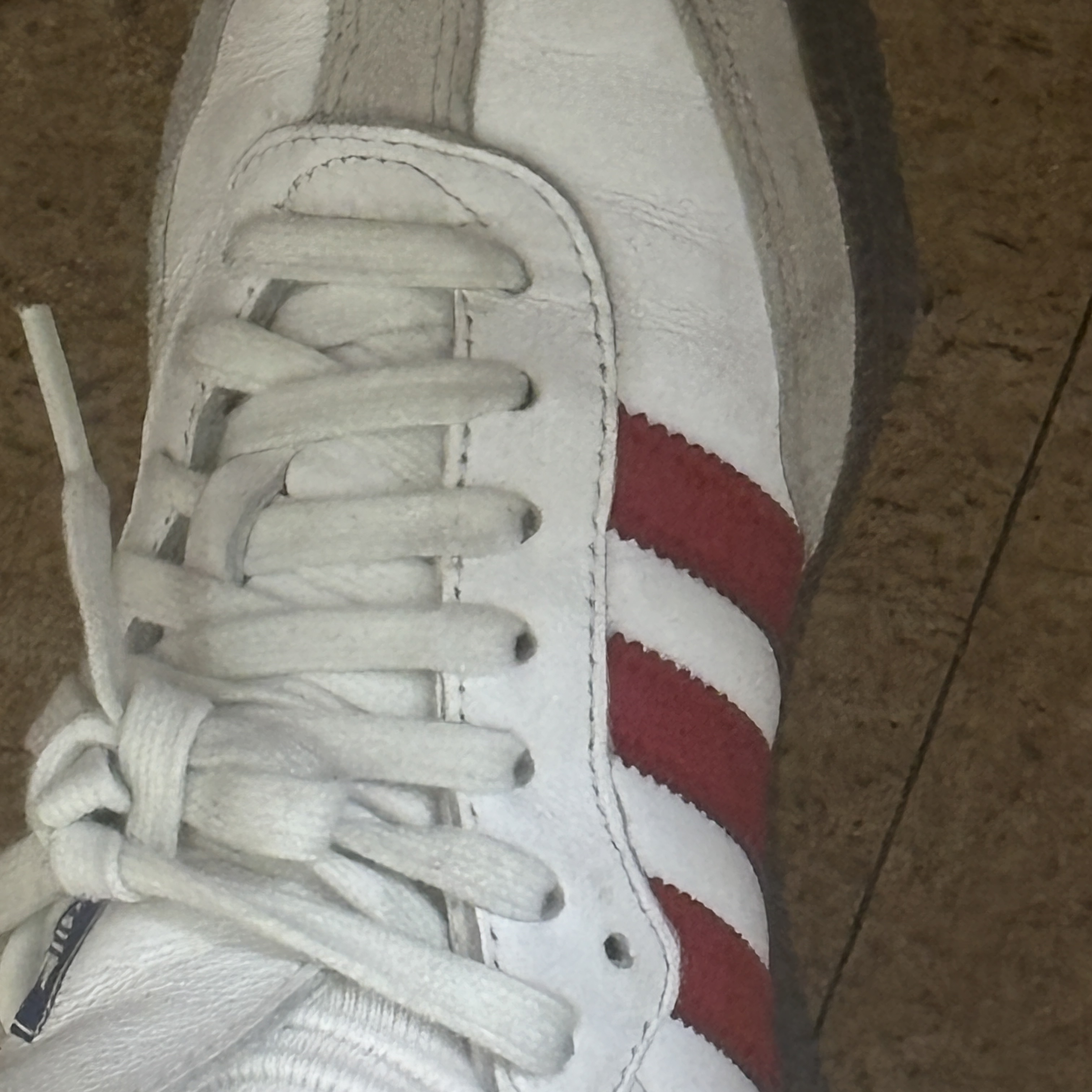 Adidas Samba OG White Better Scarlet 착용 스타일