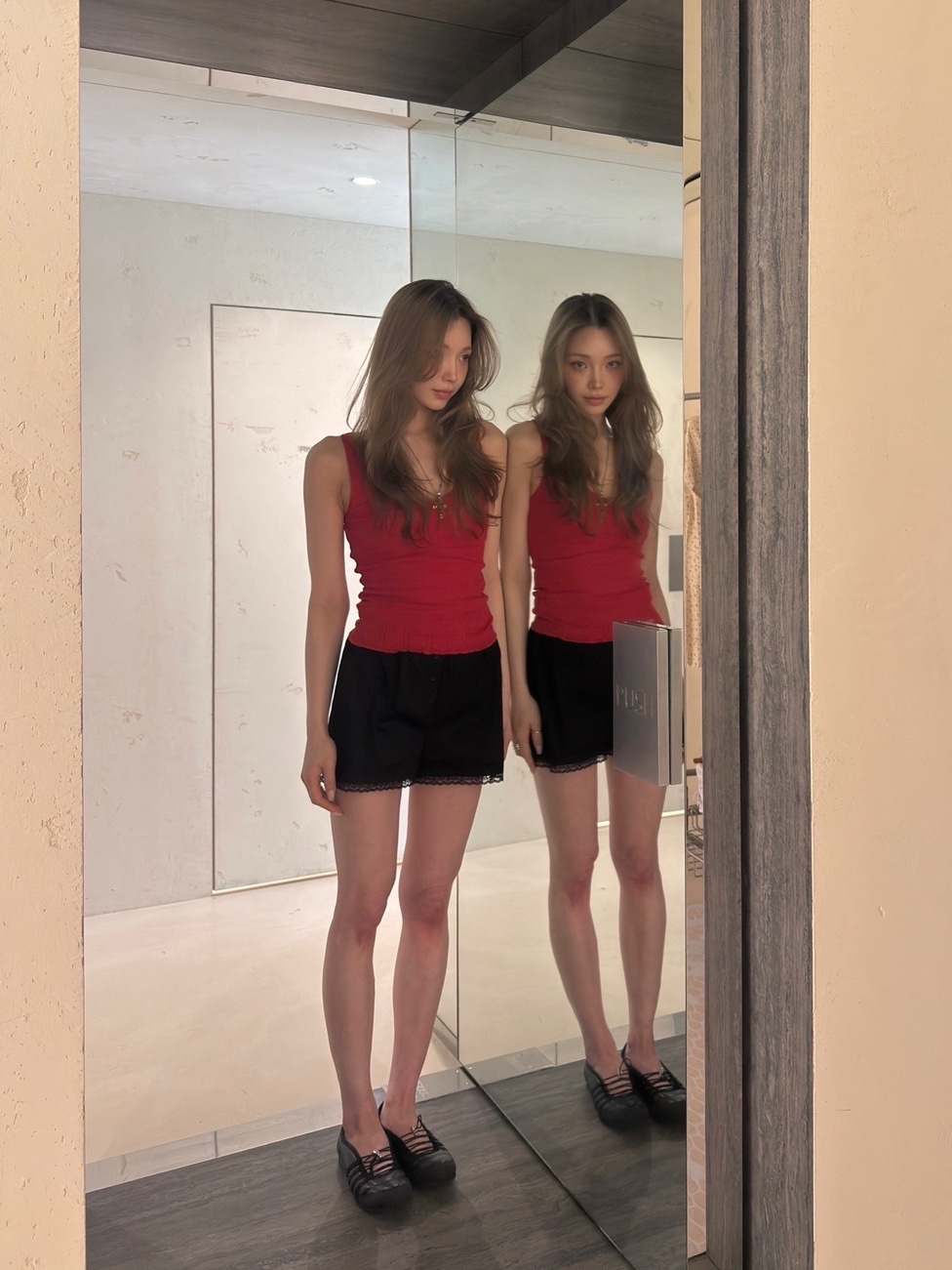 [KREAM 단독] Cou Cou Intimates Women The Boxer Black - 26SS, [KREAM 단독] Cou Cou Intimates Women The Scoop Tank Cherry Red - 26SS 착용 스타일 - 2