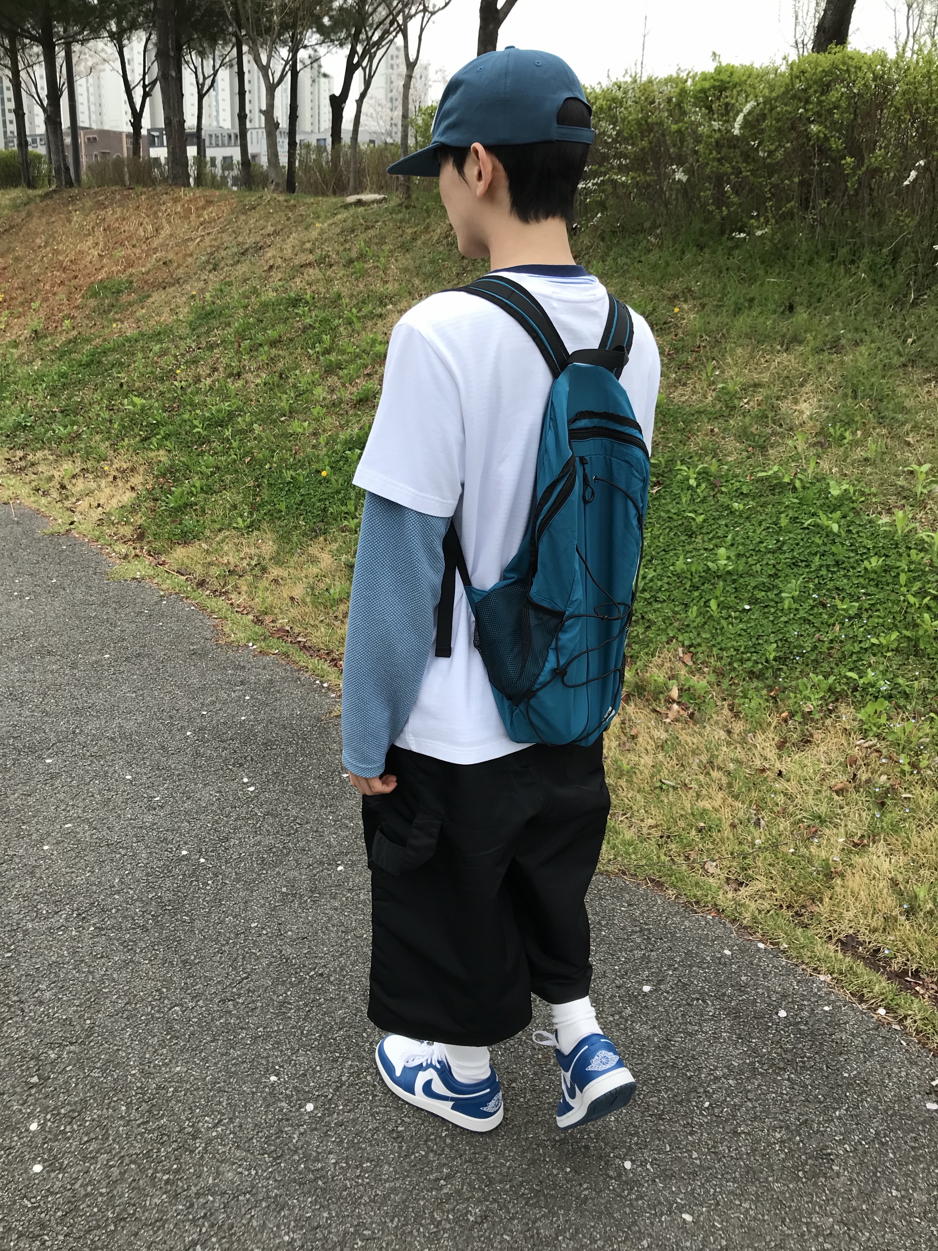 (W) Jordan 1 Low White Dark Marina Blue 착용 스타일 - 2