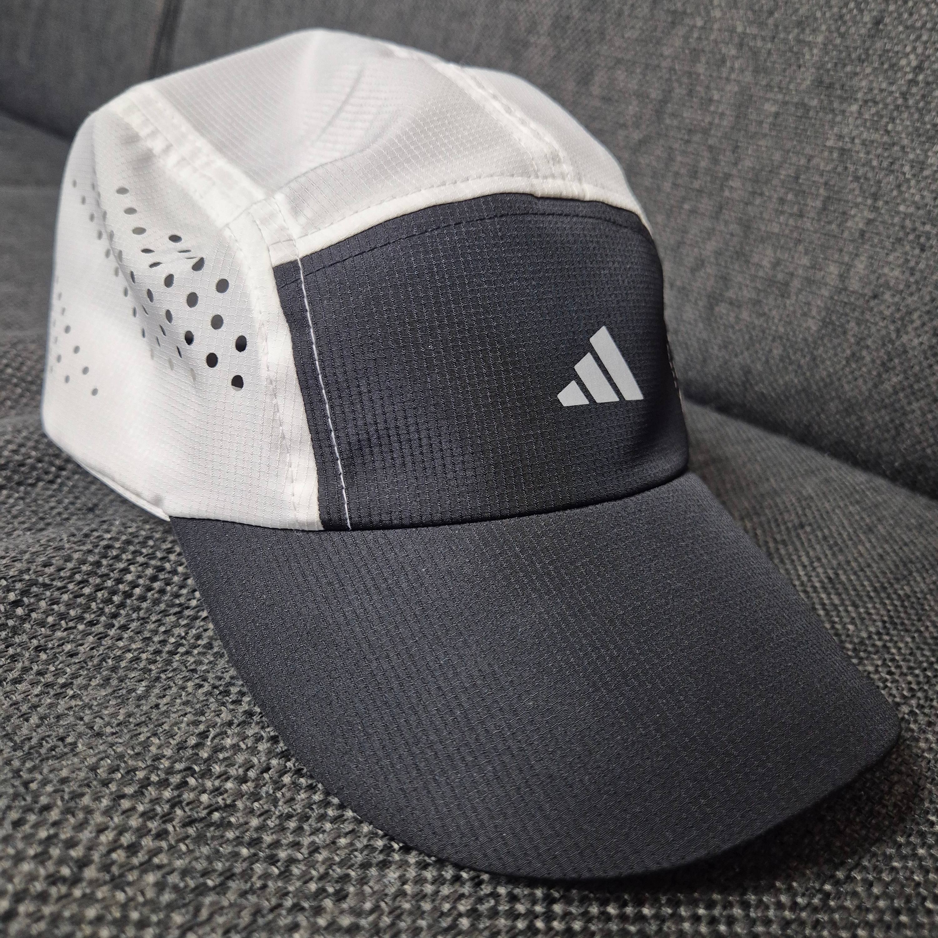 Adidas Run 5 Panel Climacool Cap Black White 착용 스타일 - 2