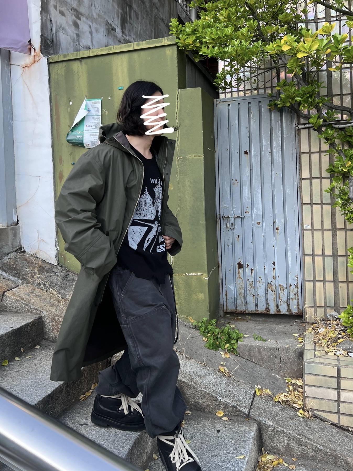 MJD Distressed Waffle Long Sleeve Black 착용 스타일 - 6