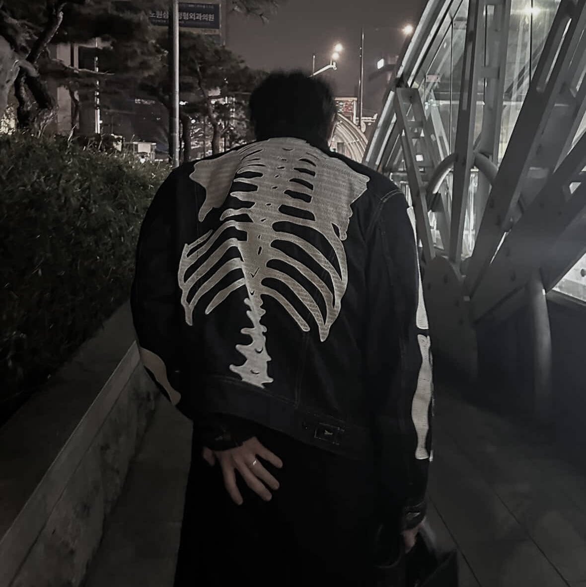 Kapital 11.5 oz. Denim Mexican Tuxedo Westerner Bone Jacket Indigo, Telfar Medium Shopping Bag Black 착용 스타일 - 1