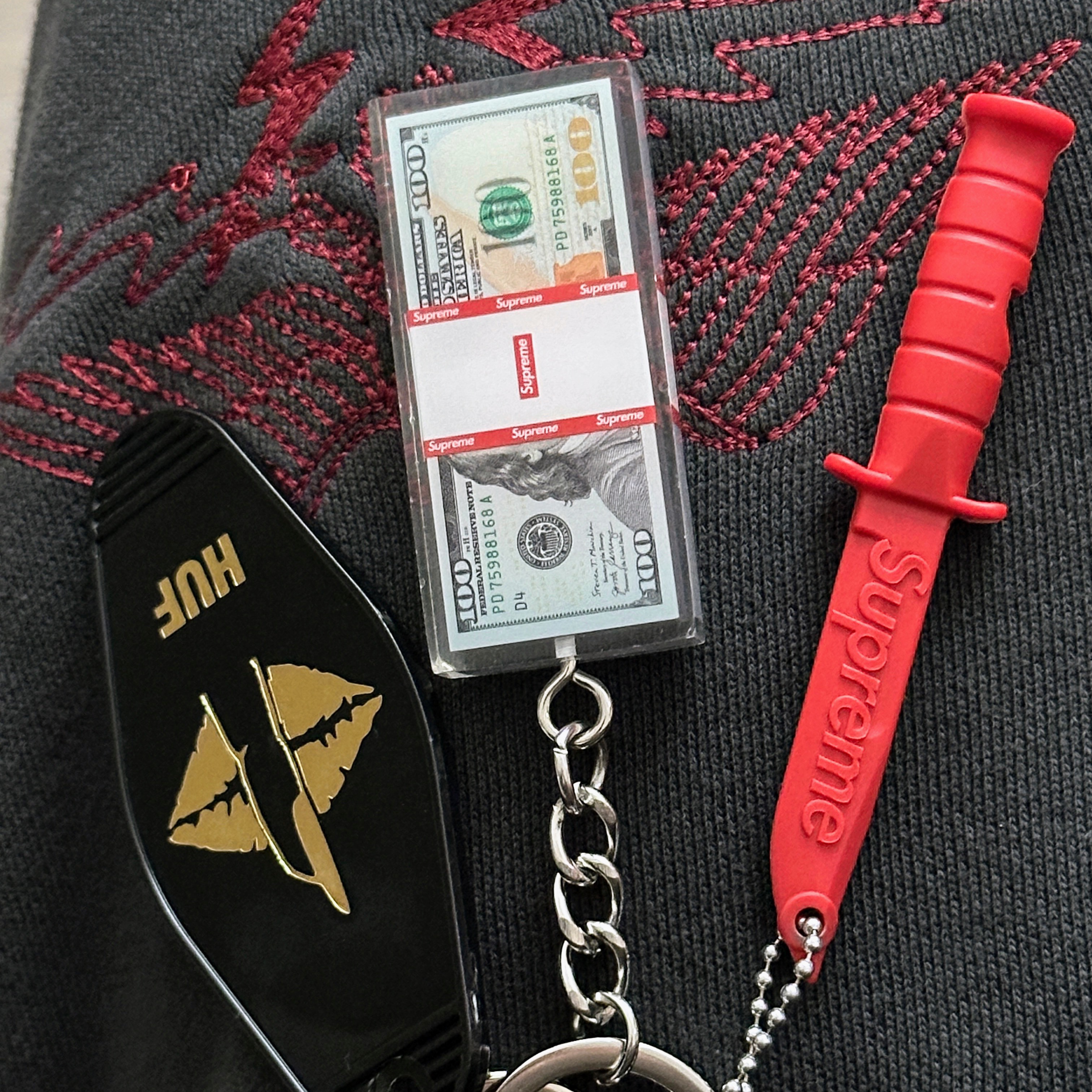 Supreme x Ka-Bar Emergency Whistle Keychain Red - 26SS 착용 스타일
