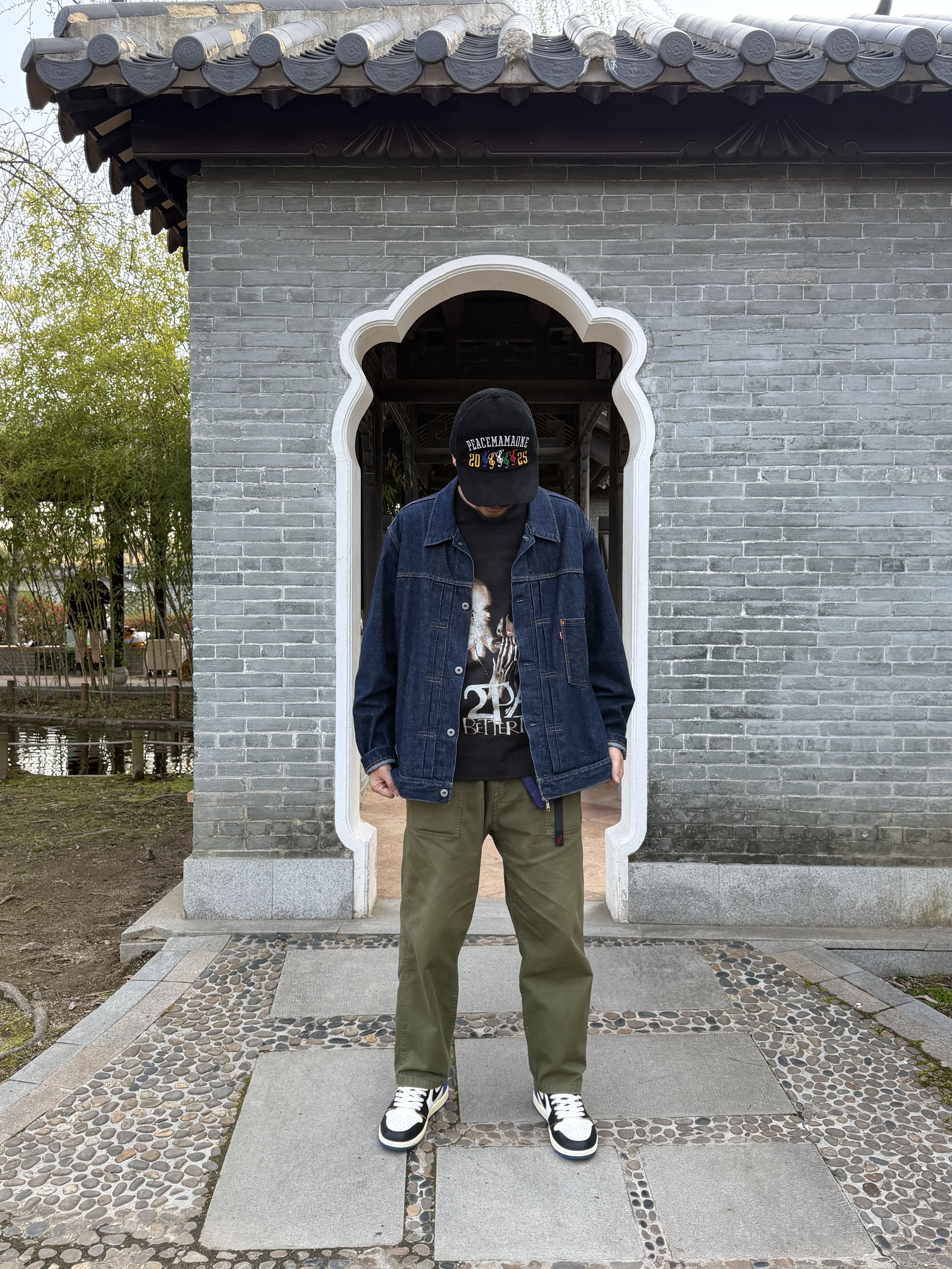 Peaceminusone x 2025 MAMA Awards Peacemamaone Cap Cotton, Levi's TYPE I Trucker Jacket Dark Indigo 착용 스타일 - 1
