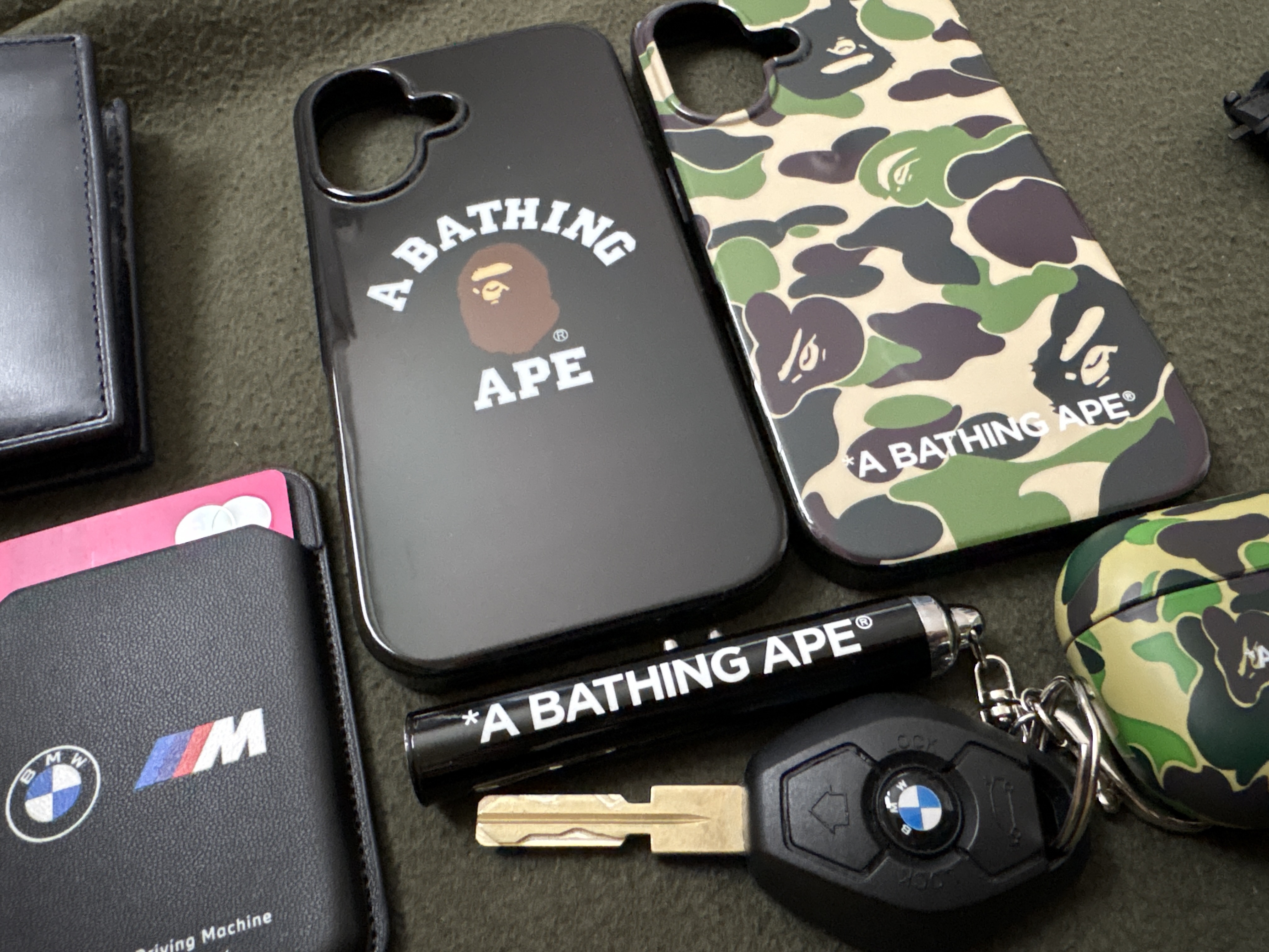 Casetify x BMW M Snappy BioVeg Magsafe Card Wallet Black, BAPE ABC Camo AirPods Pro Case Green 착용 스타일