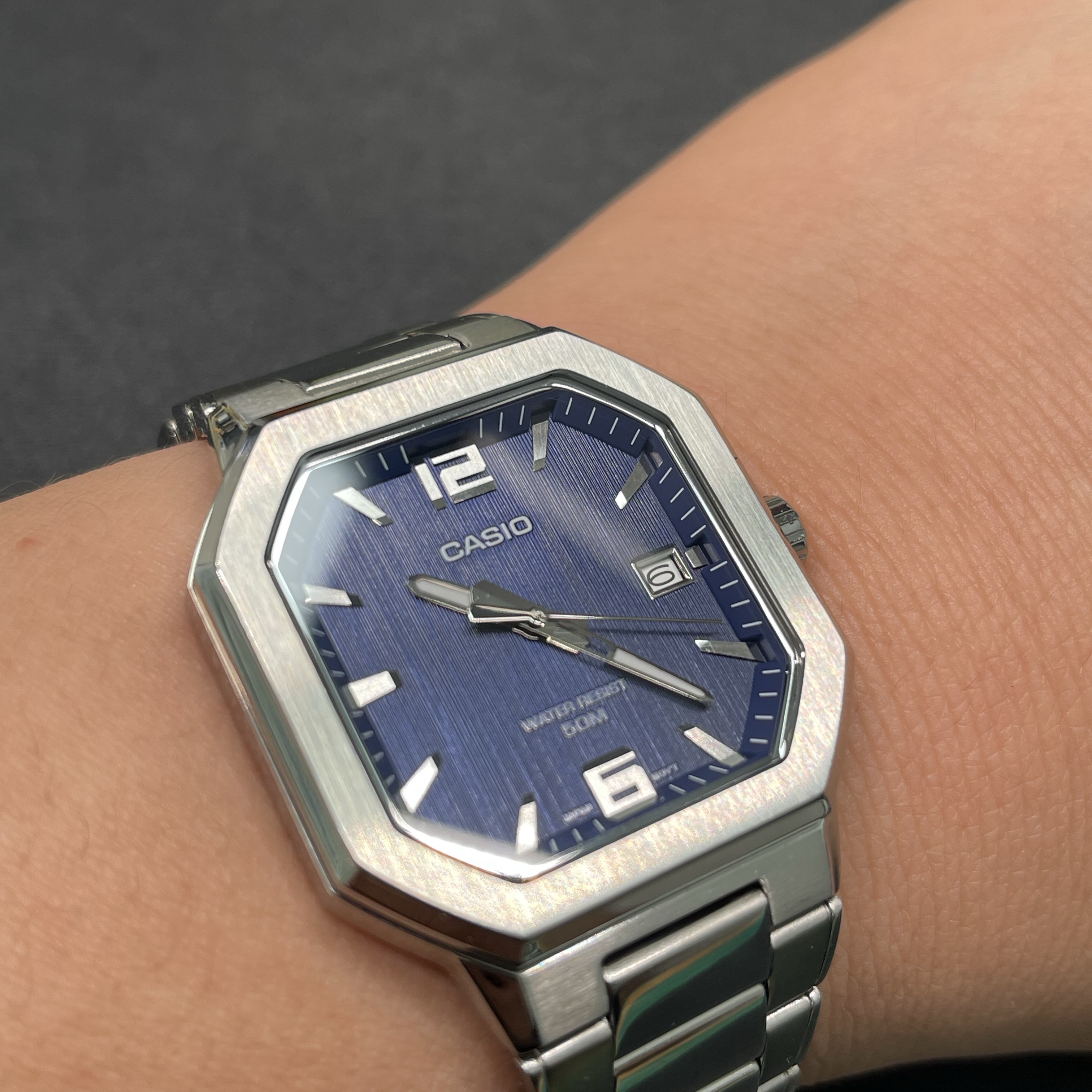 Casio MTP-B195D-2AV 착용 스타일 - 2