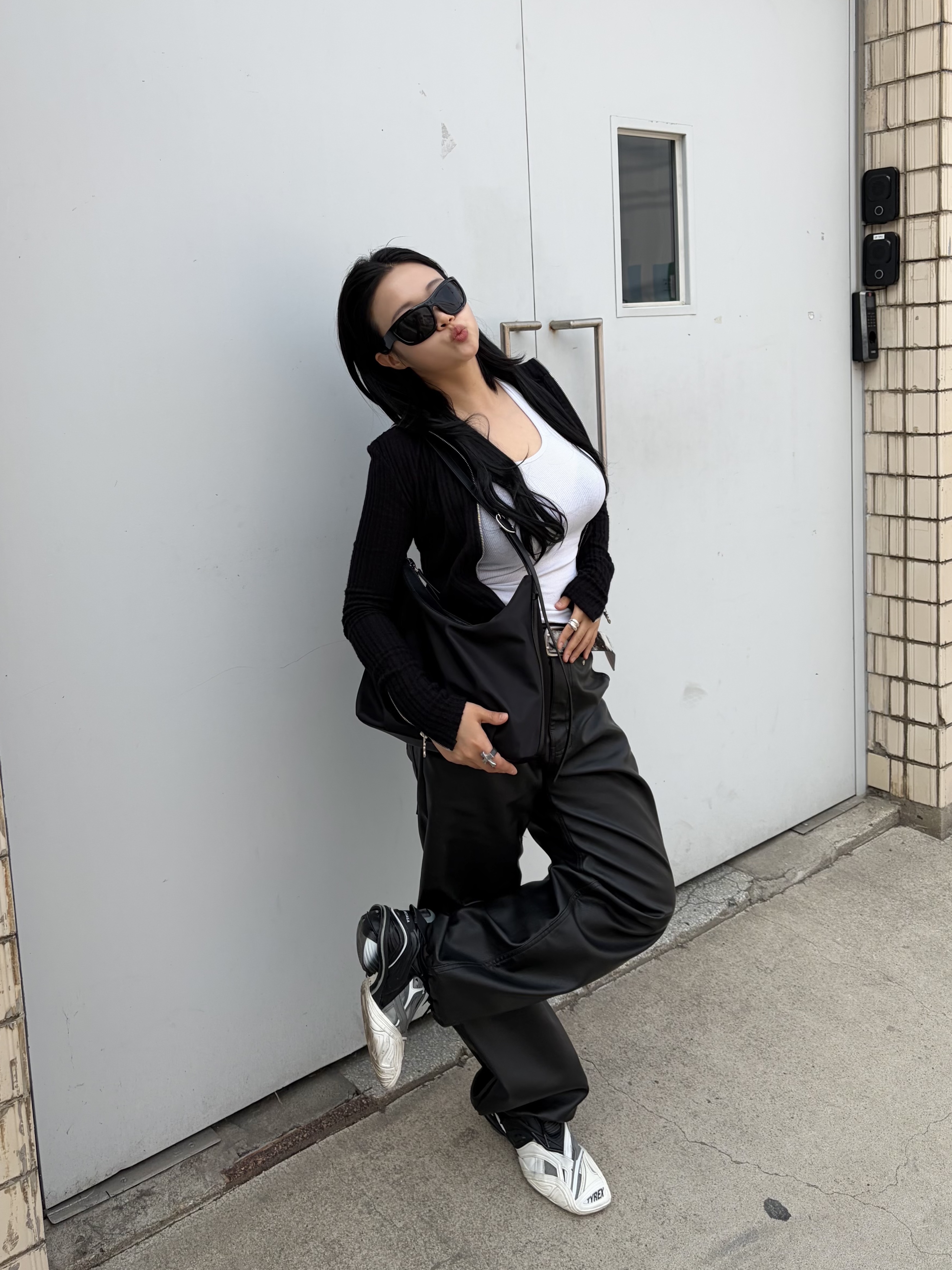 Balenciaga Tyrex Sneakers Black White 착용 스타일