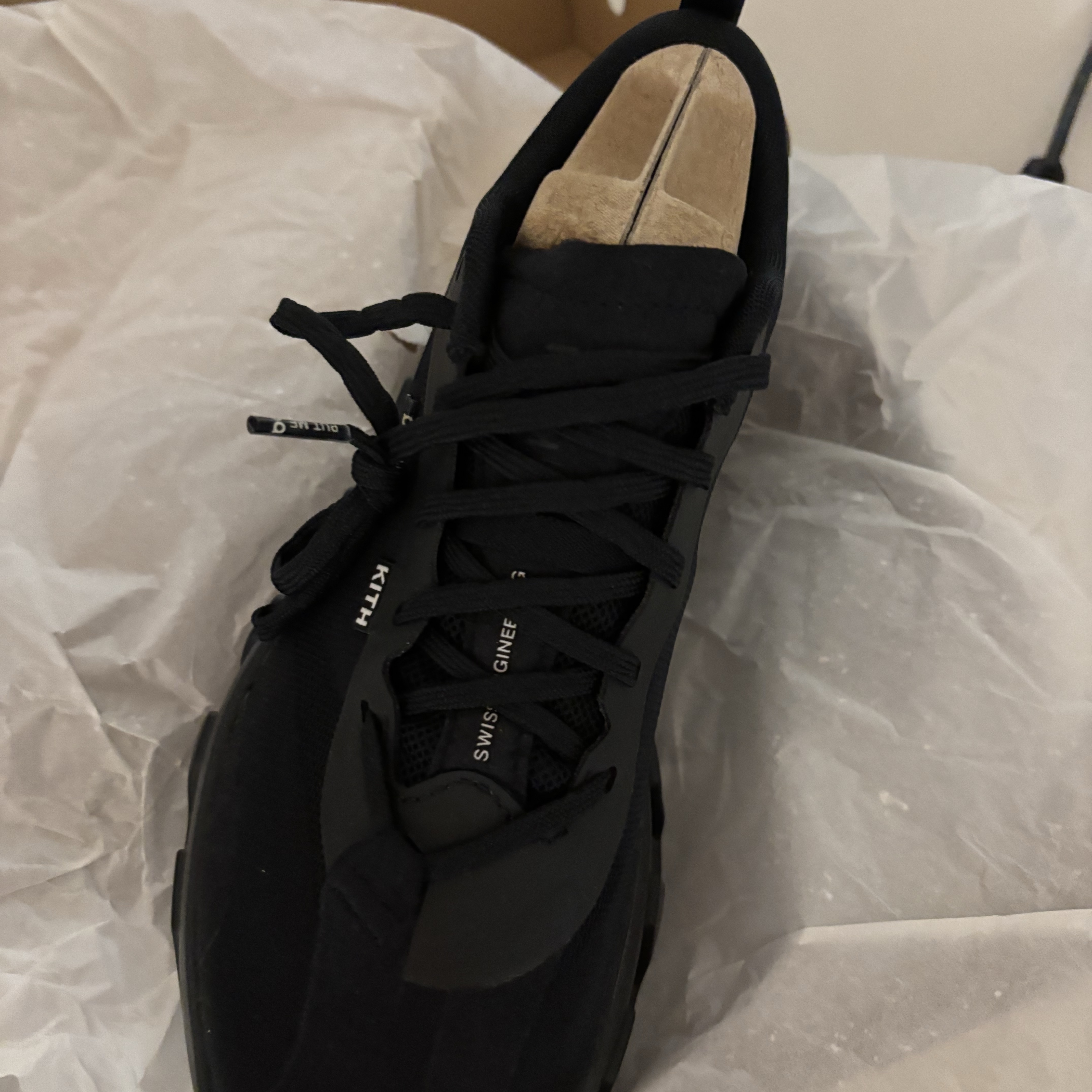 (W) On Running x Kith K-Tech 1 Black 착용 스타일