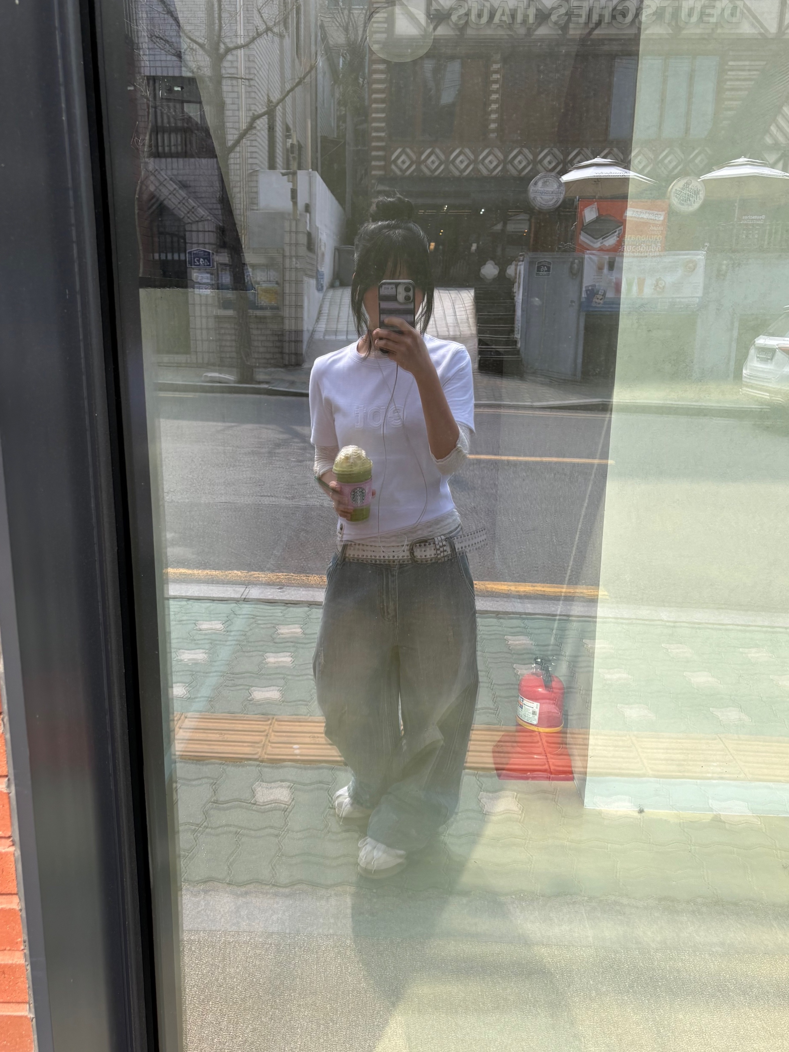 COYSEIO Mori Knee Socks Ivory, Dickies Loose Fit 13 Inch Flat Front Work Shorts Dark Brown 착용 스타일 - 2