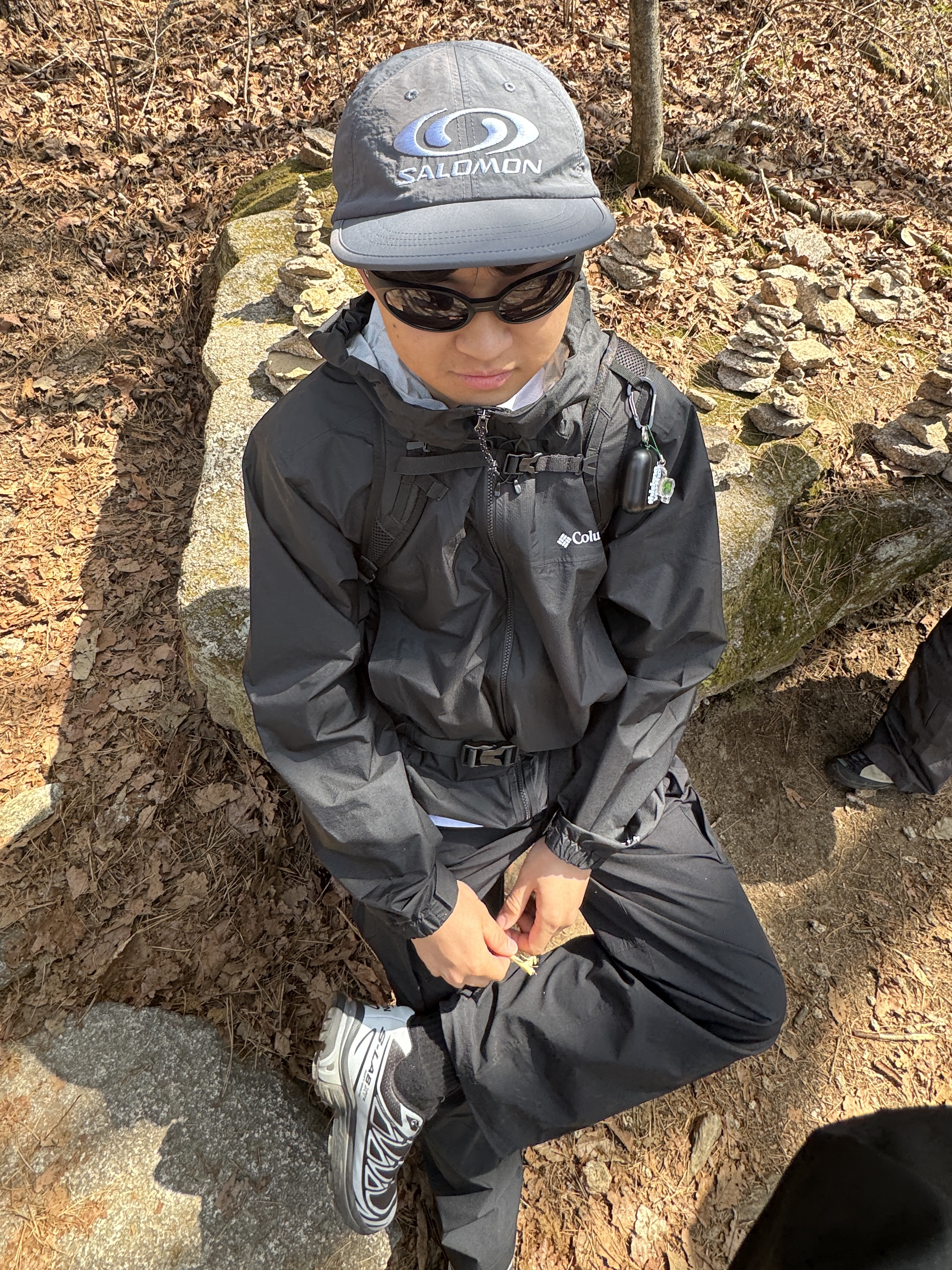 The North Face PO Teamkorea Ice Run Cargo Pants/R Black, Salomon Trailblazer 20 Black 착용 스타일 - 4