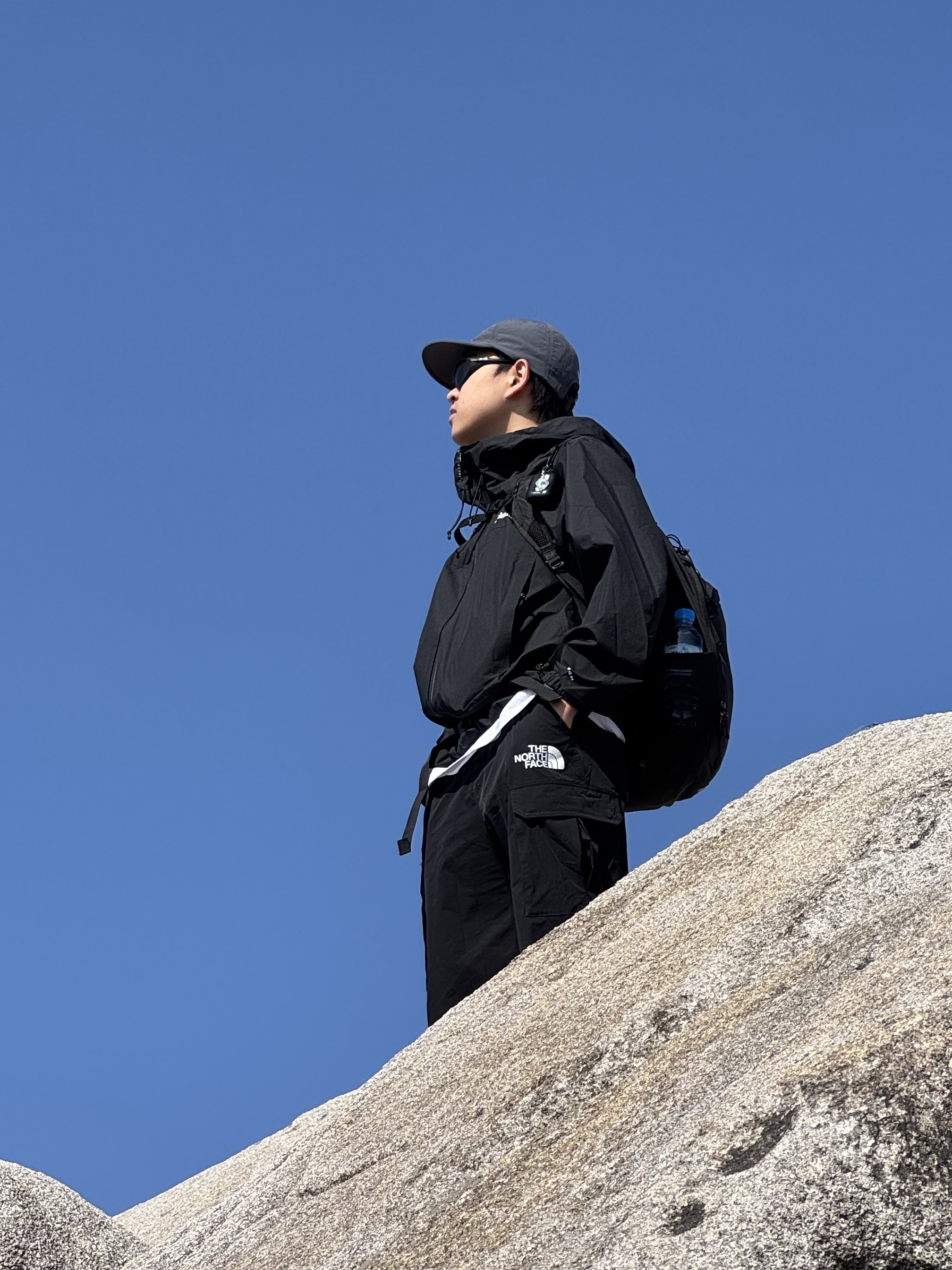 The North Face PO Teamkorea Ice Run Cargo Pants/R Black, Salomon Trailblazer 20 Black 착용 스타일 - 1