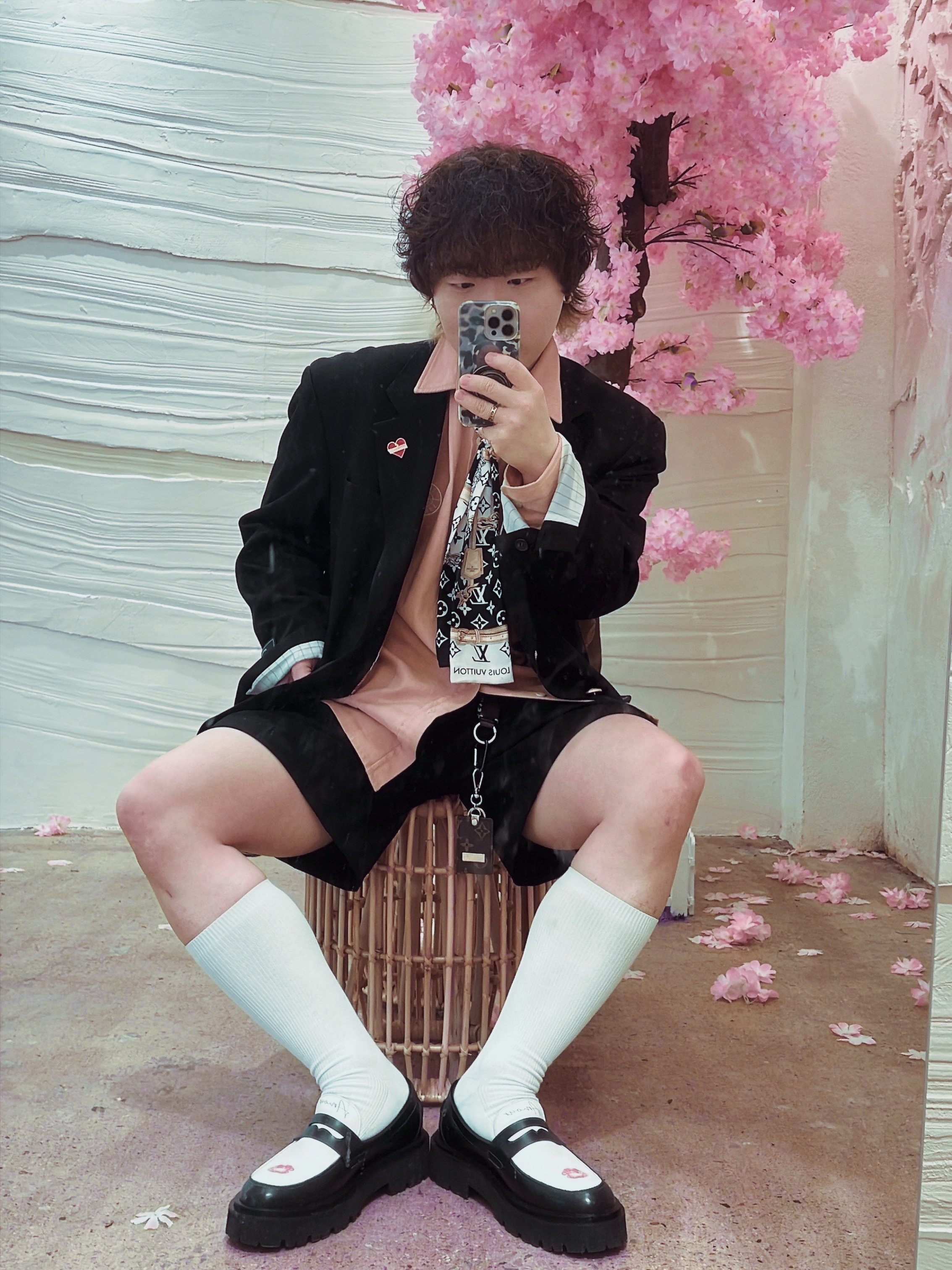 PENNY PLATE Men Loafer Kiss High, (W) Louis Vuitton Monogram Confidential Bandeau Black 착용 스타일