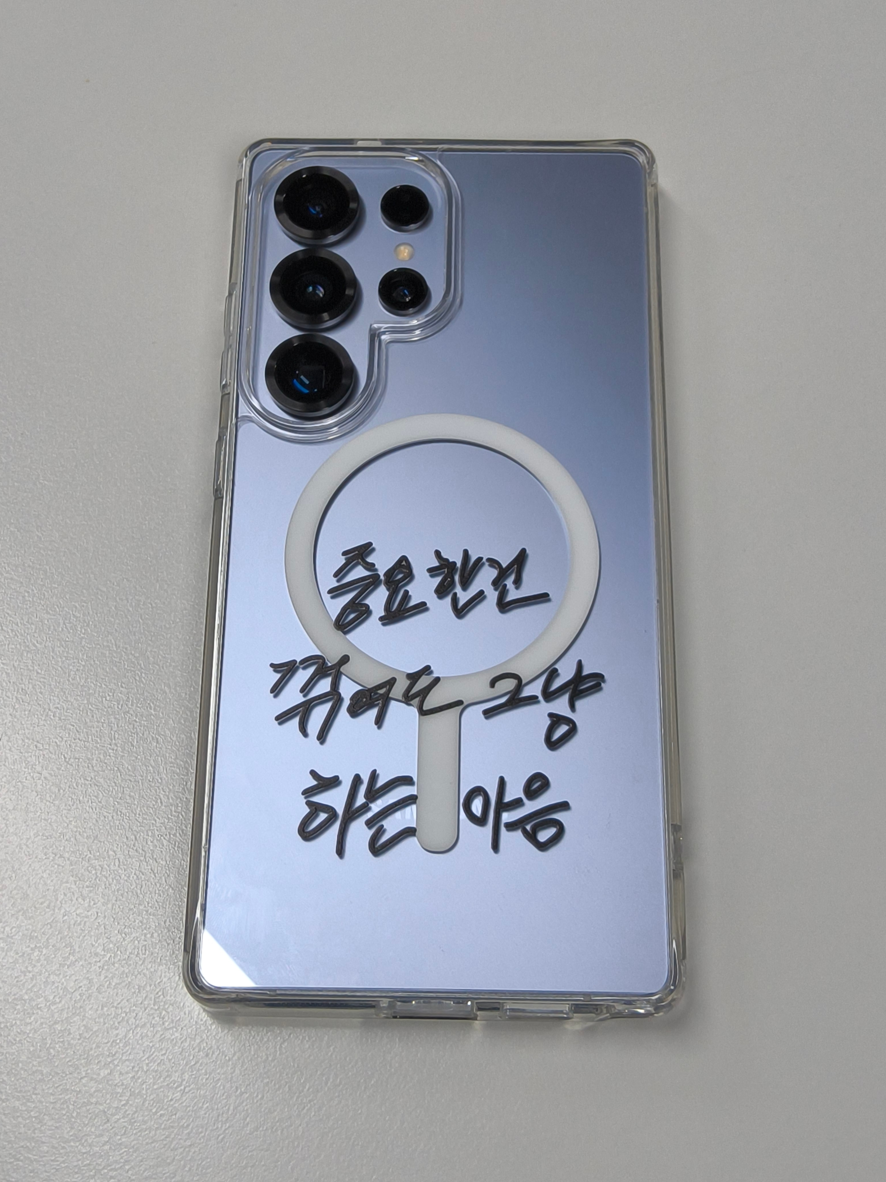 Sinjimoru x Halmyungsoo Myungsoo Handwriting MagSafe M-Airclo Basic Joongkkeokgeuma Galaxy Case Park Myungsoo Goods 착용 스타일