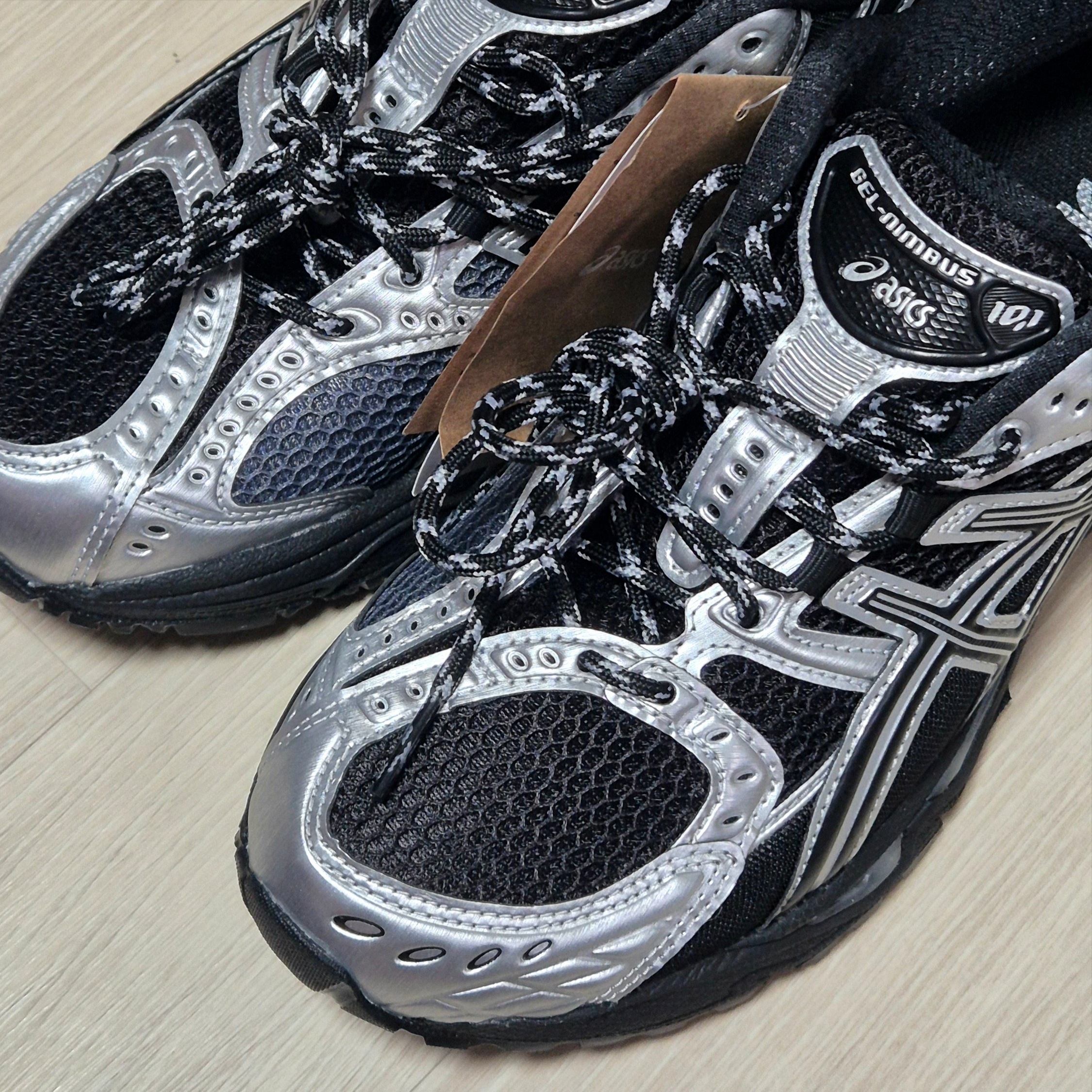 Asics Gel-Nimbus 10.1 Black Pure Silver - Korea Exclusive 착용 스타일 - 4