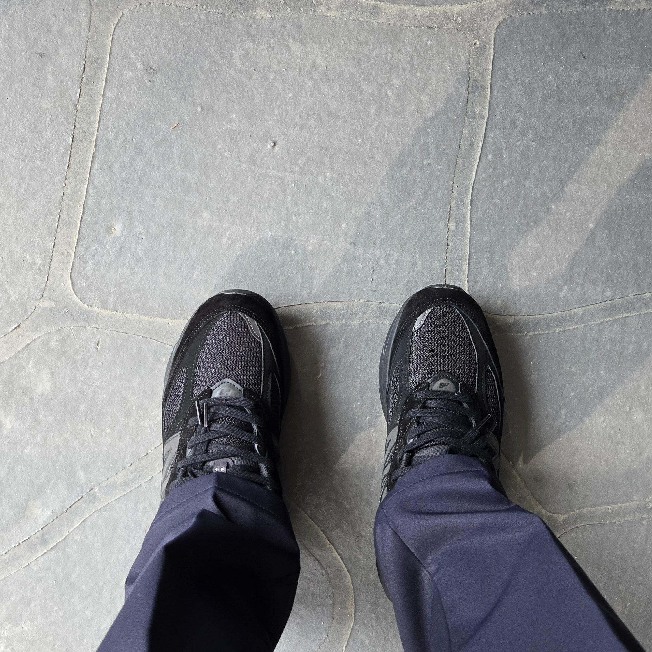 New Balance 990v6 Made in USA Triple Black - D Standard 착용 스타일 - 1