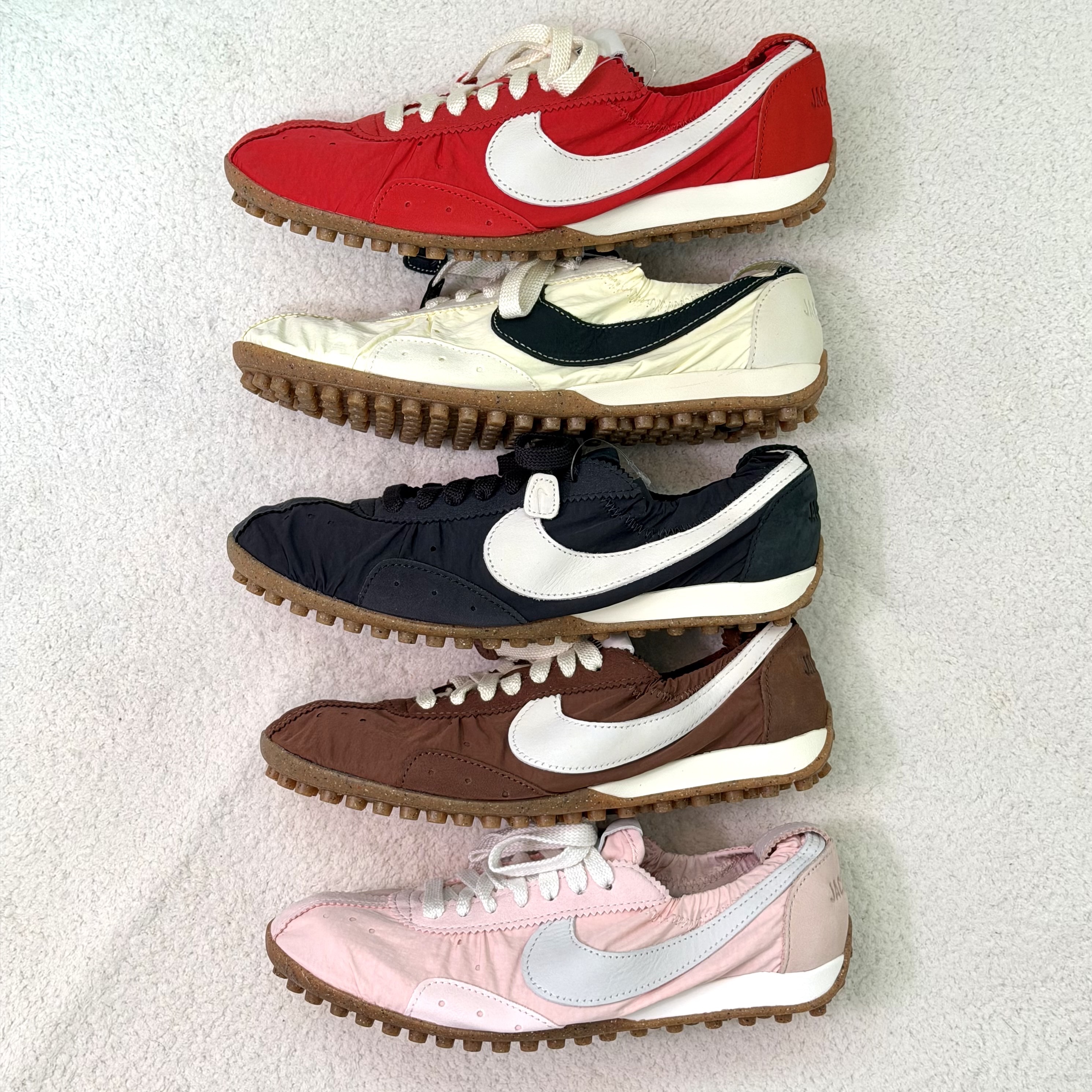 Nike x Jacquemus Moon Shoe SP University Red and Bicycle Yellow, Nike x Jacquemus Moon Shoe SP Alabaster Off Noir 착용 스타일 - 2