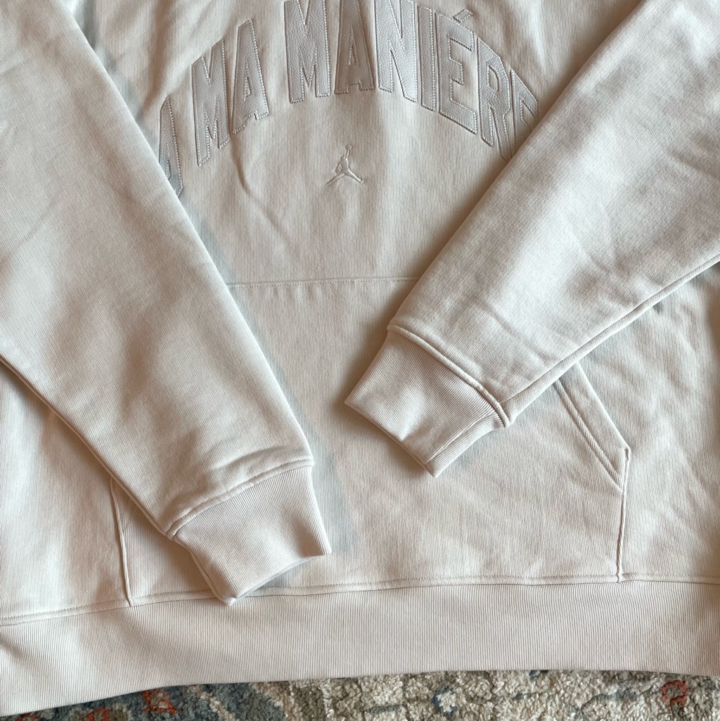 Jordan x A Ma Maniere Hoodie Phantom (HF0540-030) 착용 스타일 - 4