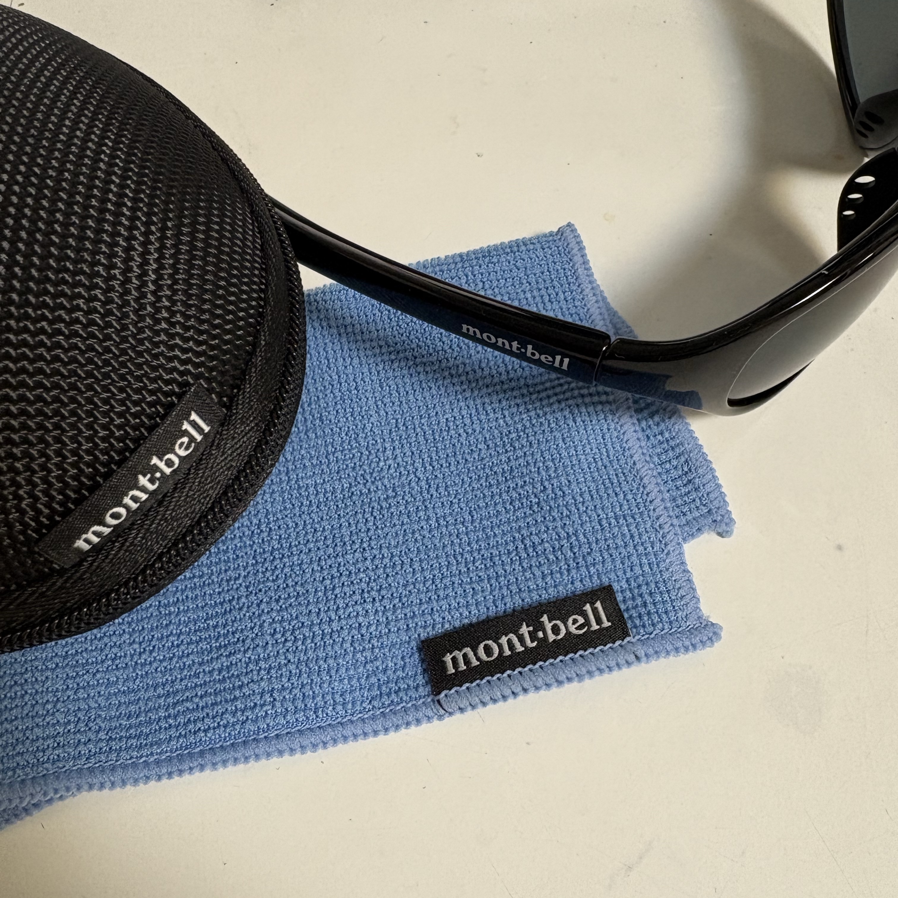 Montbell Trekking Glasses Black Grey 착용 스타일