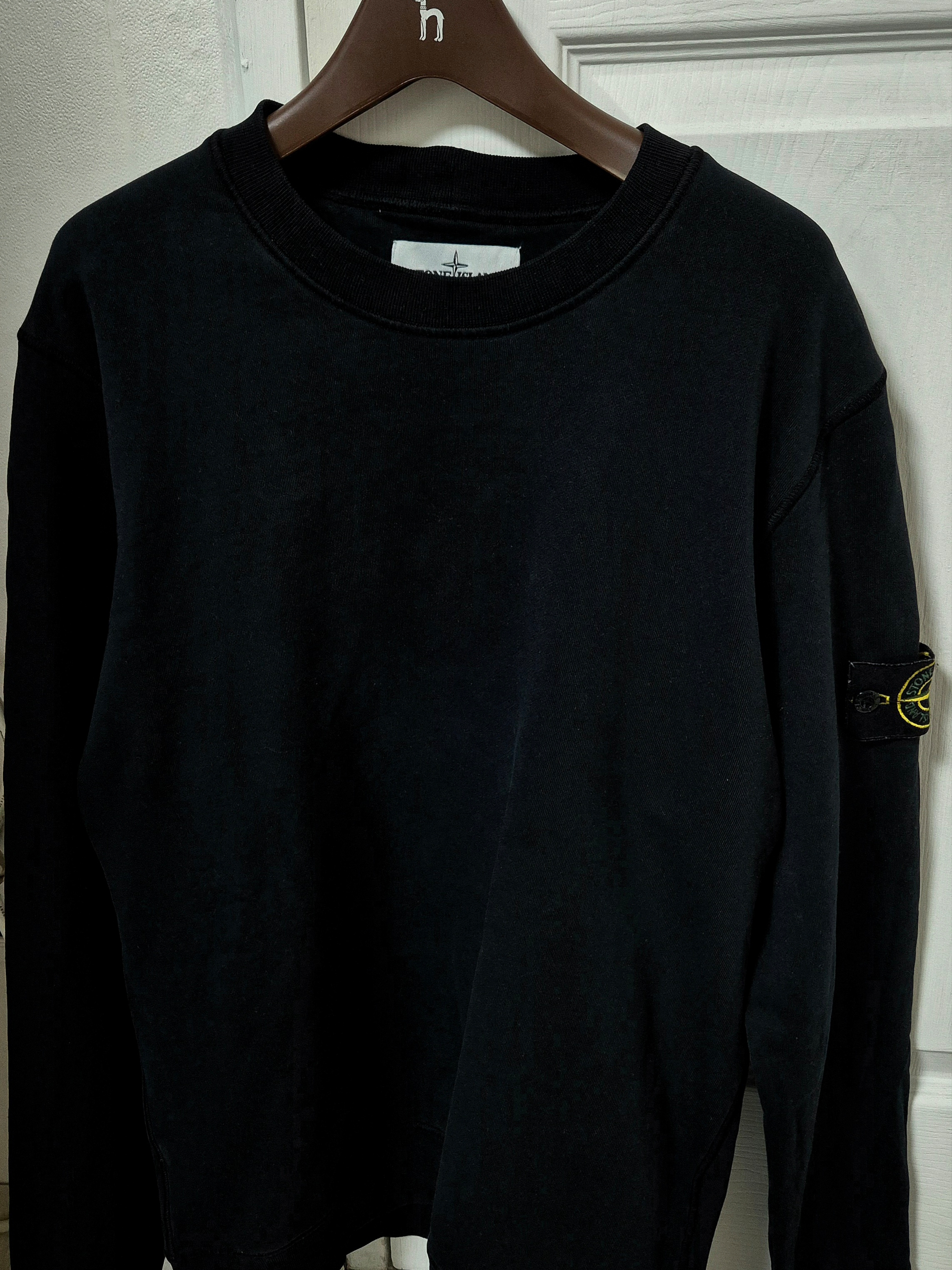 Stone Island 6100060 Organic Cotton Fleece Regular Fit Crewneck Sweatshirt Black - 26SS 착용 스타일