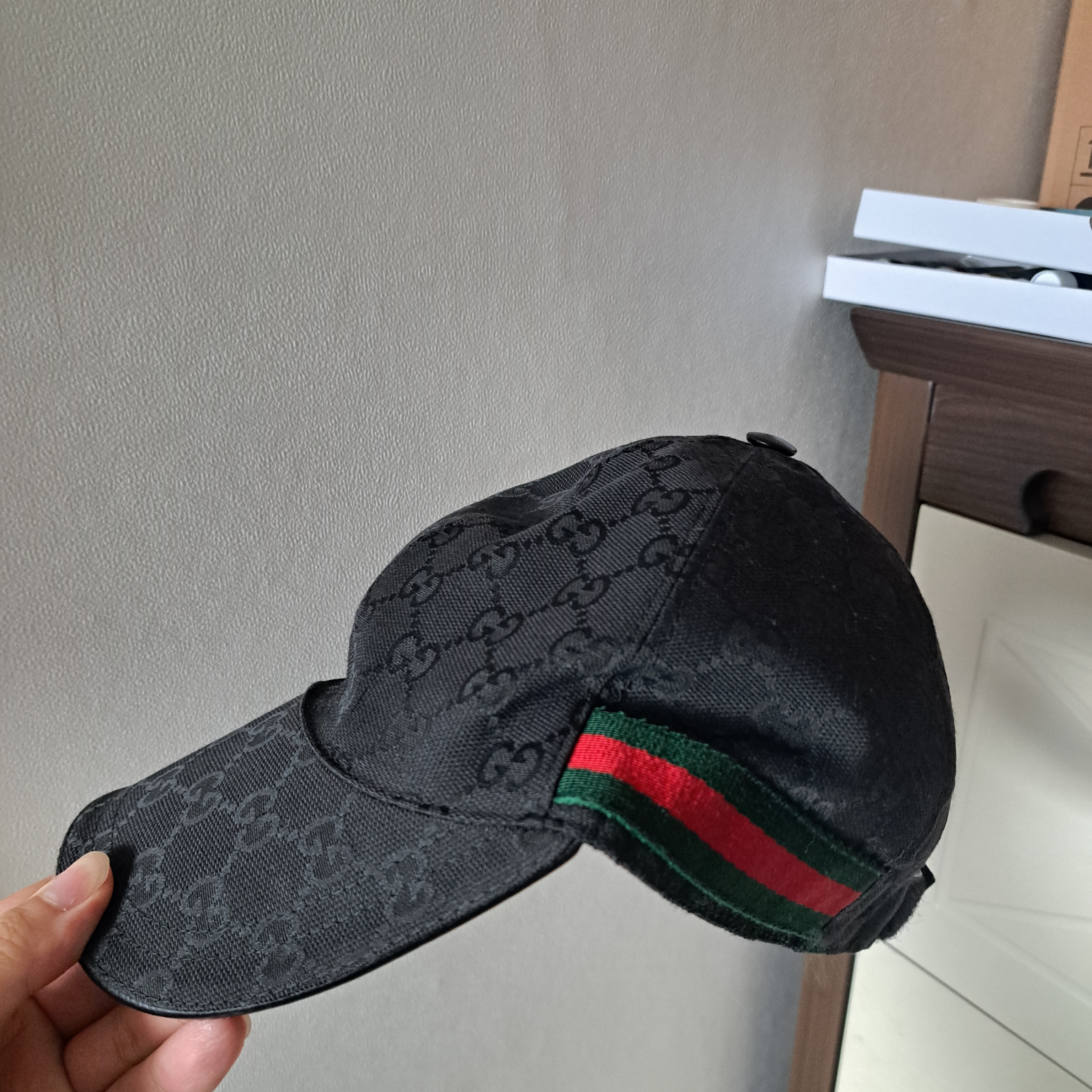 Gucci Original GG Baseball Hat with Web Black 착용 스타일