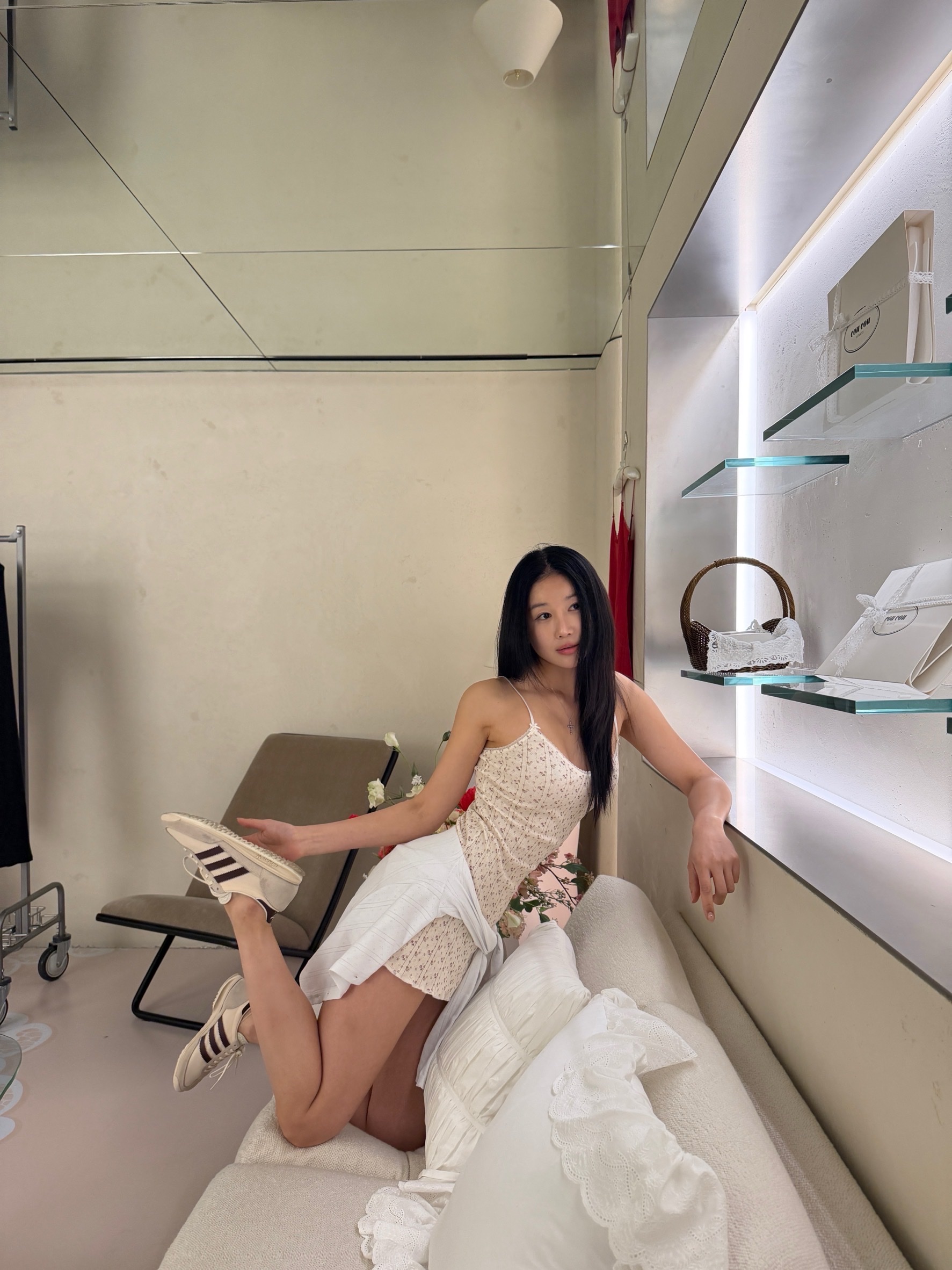 [KREAM 단독] Cou Cou Intimates Women The Cardigan White - 26SS, [KREAM 단독] Cou Cou Intimates Women The Cami Slip English Rose - 26SS 착용 스타일 - 1
