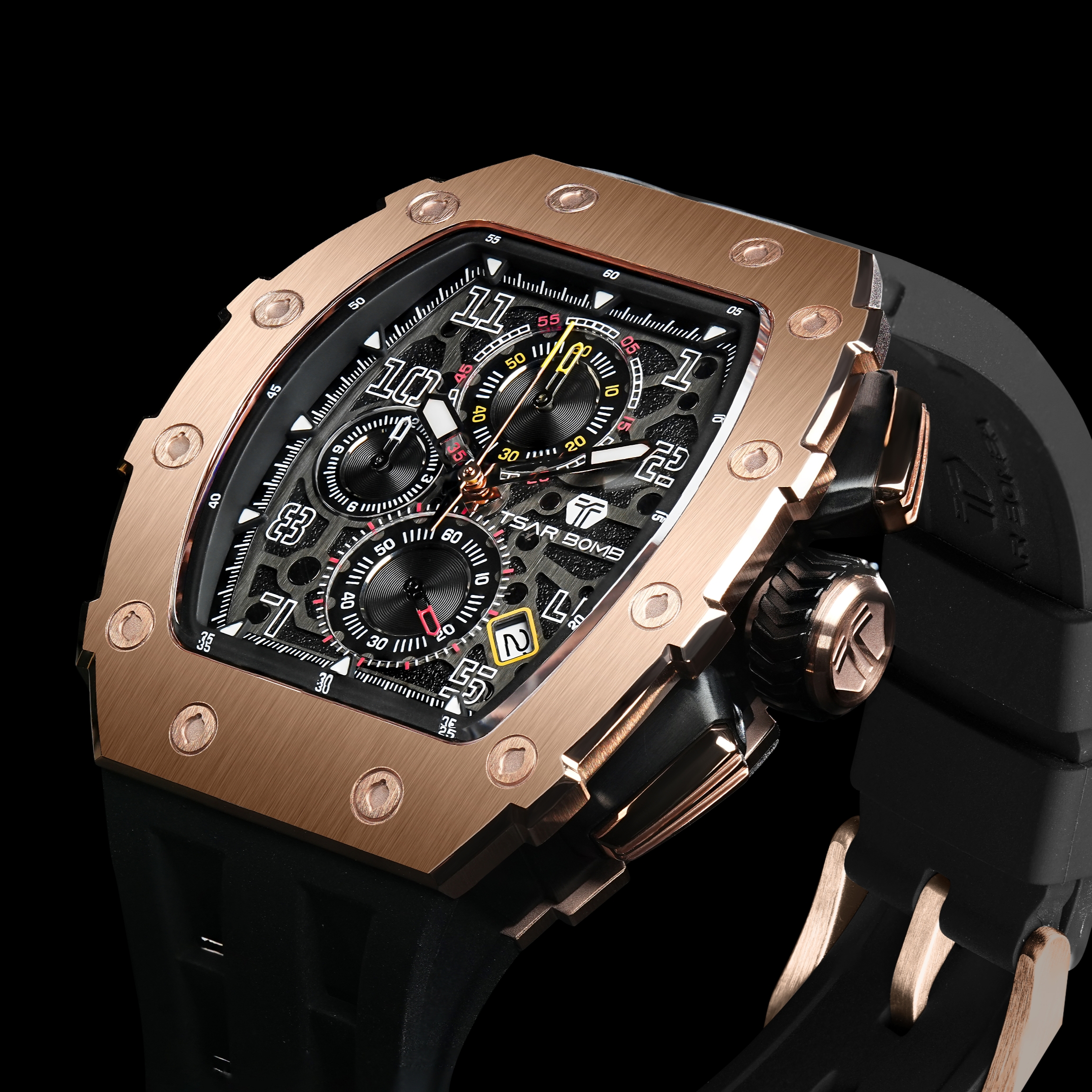 Tsar Bomba Elemental Chronograph Calendar Quartz TB8204Q-35 Golden Black 착용 스타일 - 3