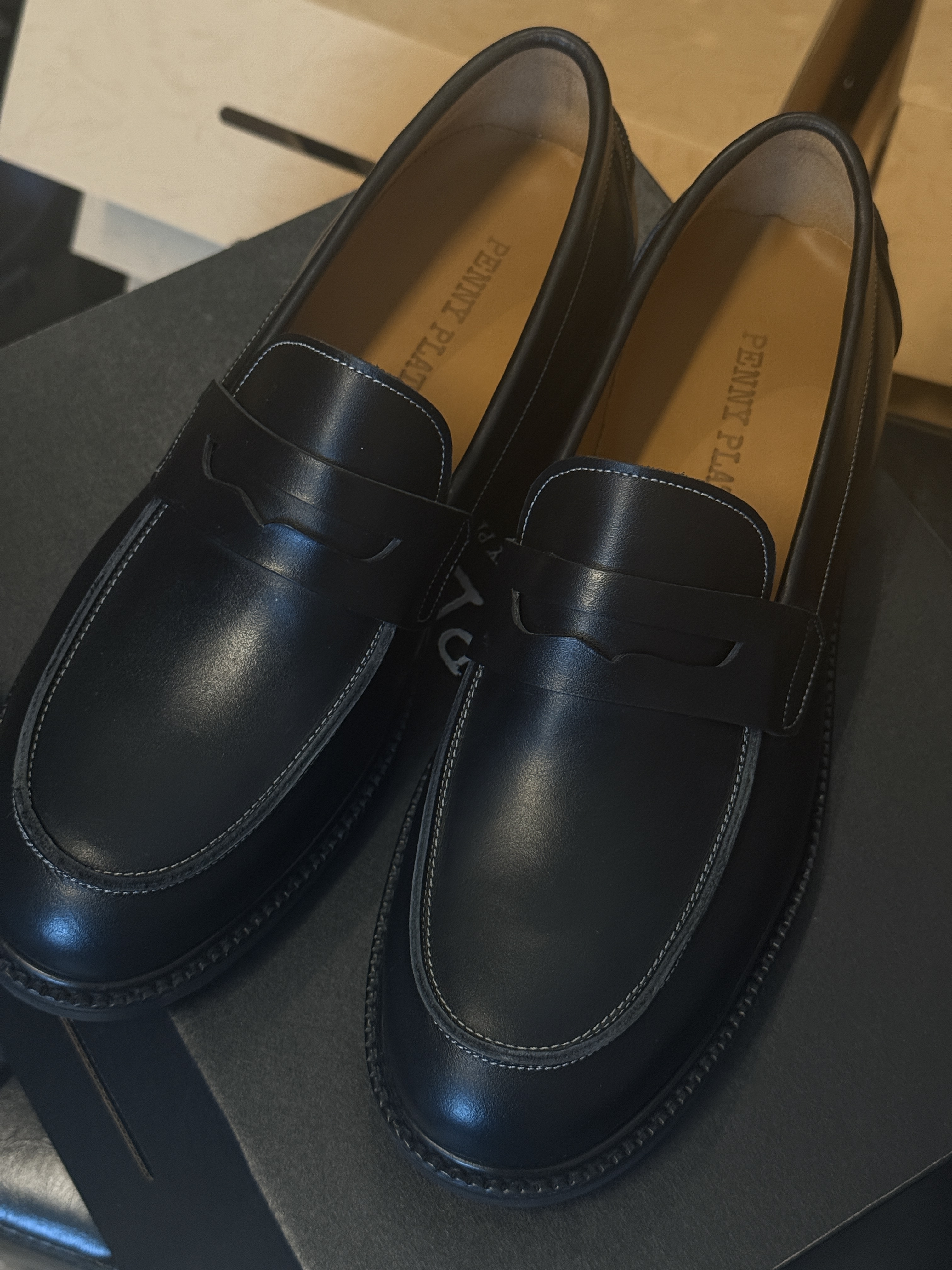 PENNY PLATE Men Loafer Black Low 착용 스타일 - 1