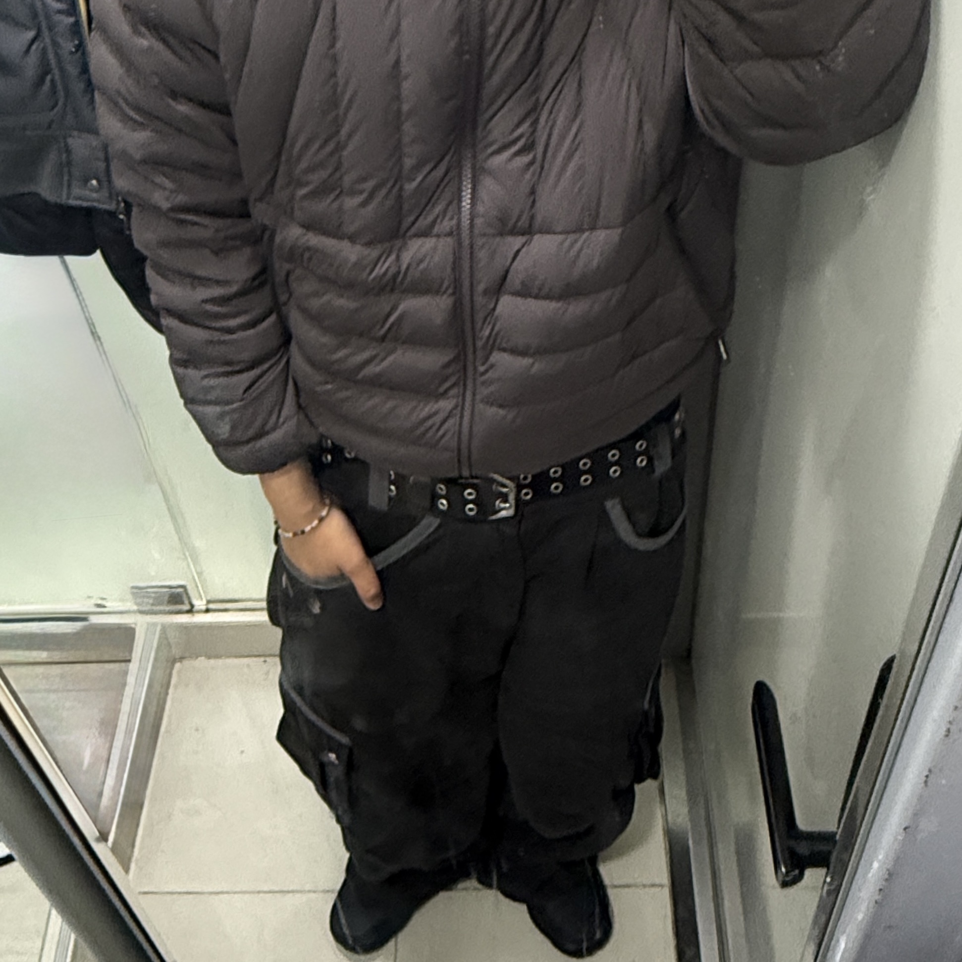 Aakam Knee Pin-tuck Contrast Cargo Pants Black, The North Face Coreline Down Jacket Cocoa Brown - 25FW 착용 스타일 - 1