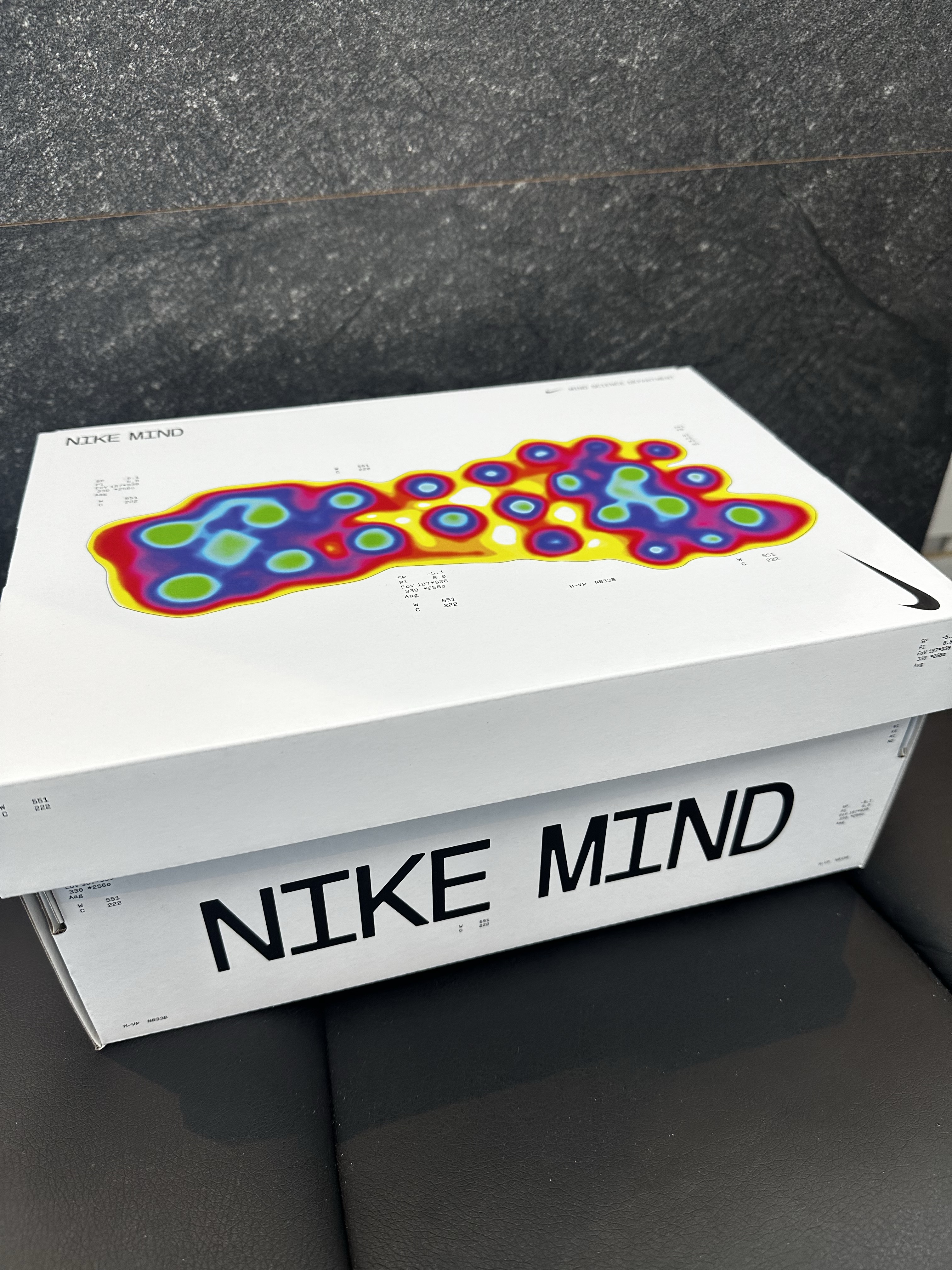 Nike Mind 001 Mineral Slate Metallic Platinum 착용 스타일 - 1