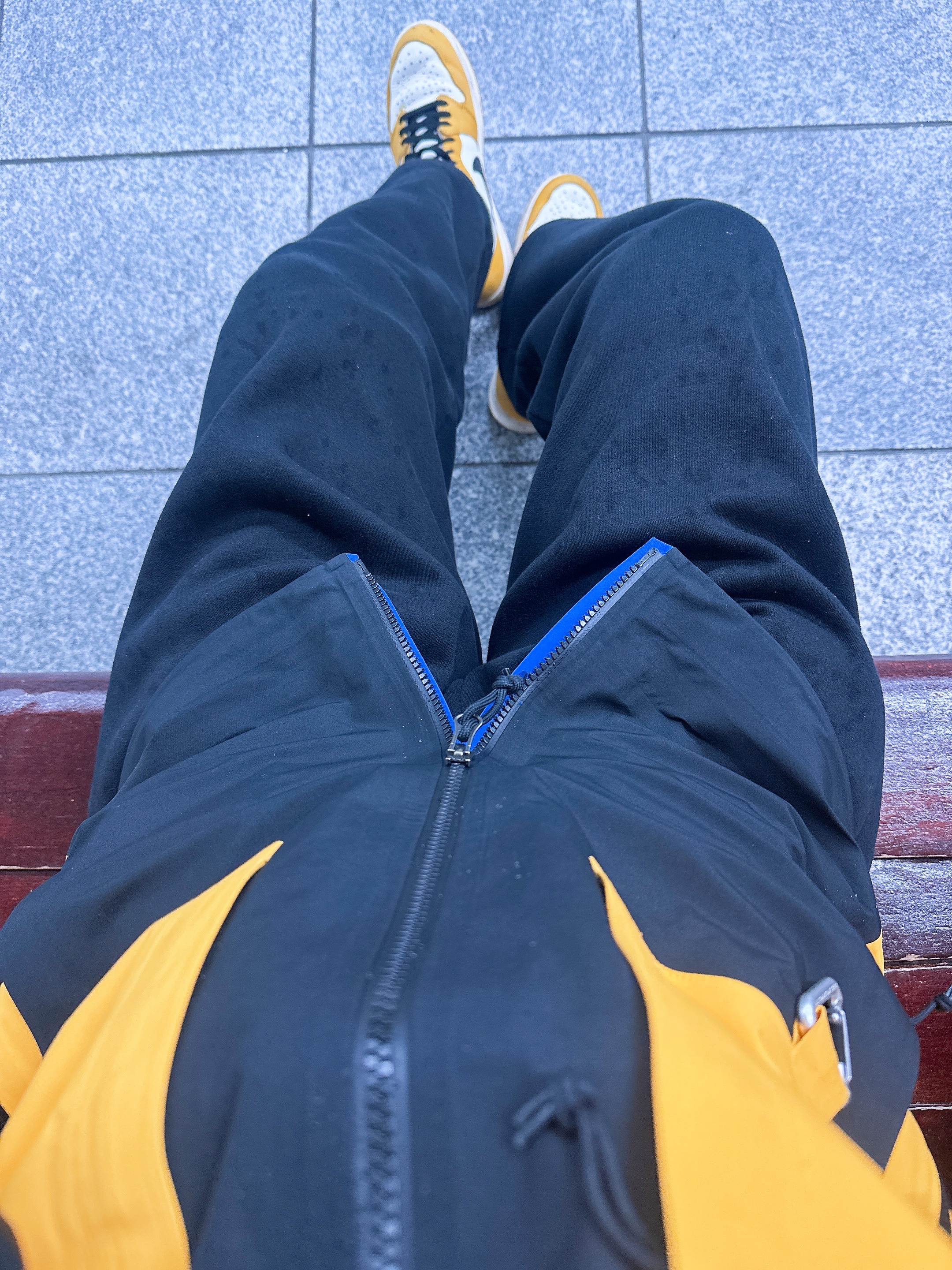 Nike ACG Gore-Tex Misery Ridge Jacket Hyper Royal - Asia, Jordan 1 Retro High OG Yellow Ochre 착용 스타일