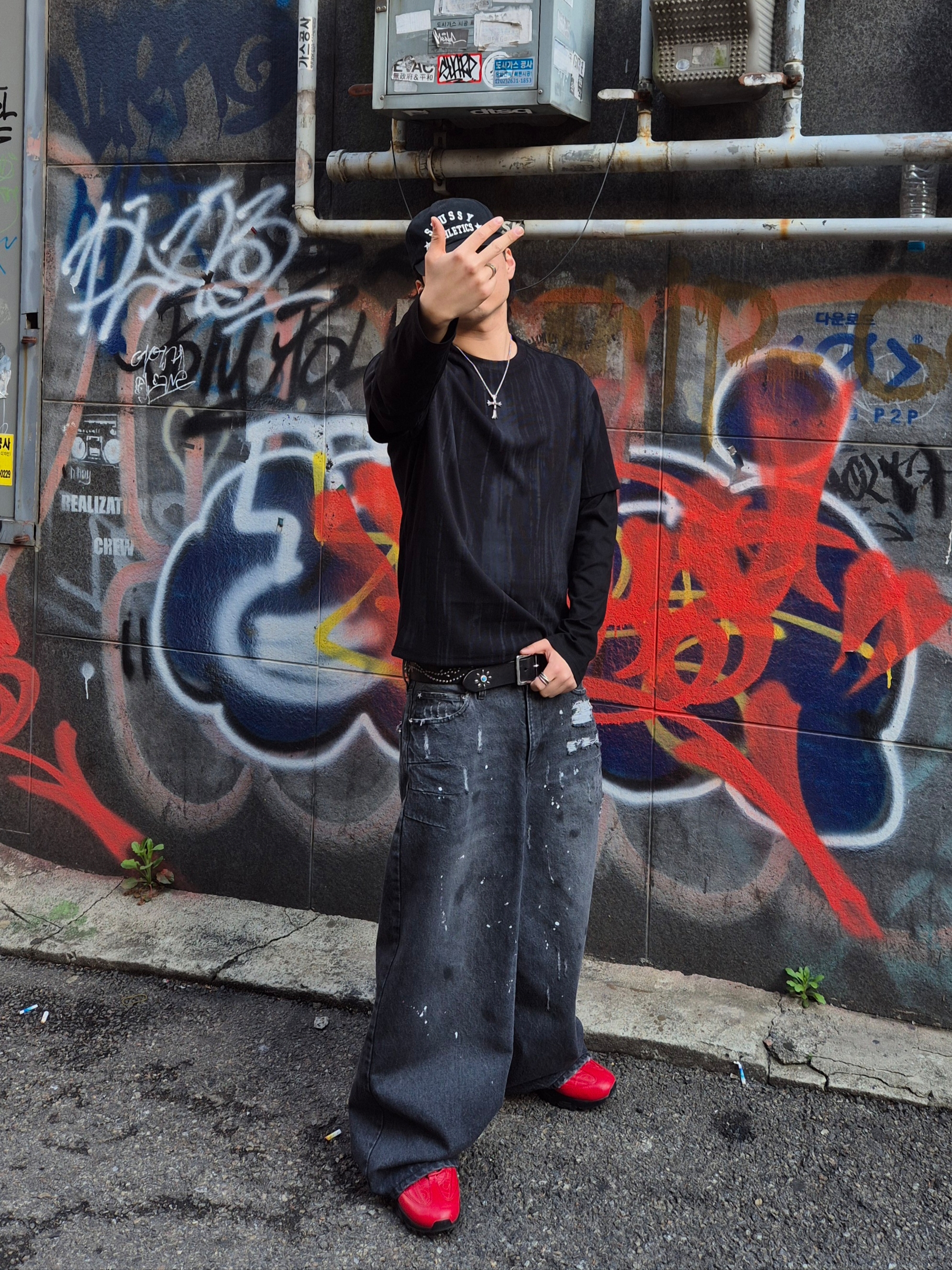Nike x Supreme Air Max 95 Lux Red, Stussy Low Profile Athletics Strapback Black 착용 스타일 - 2