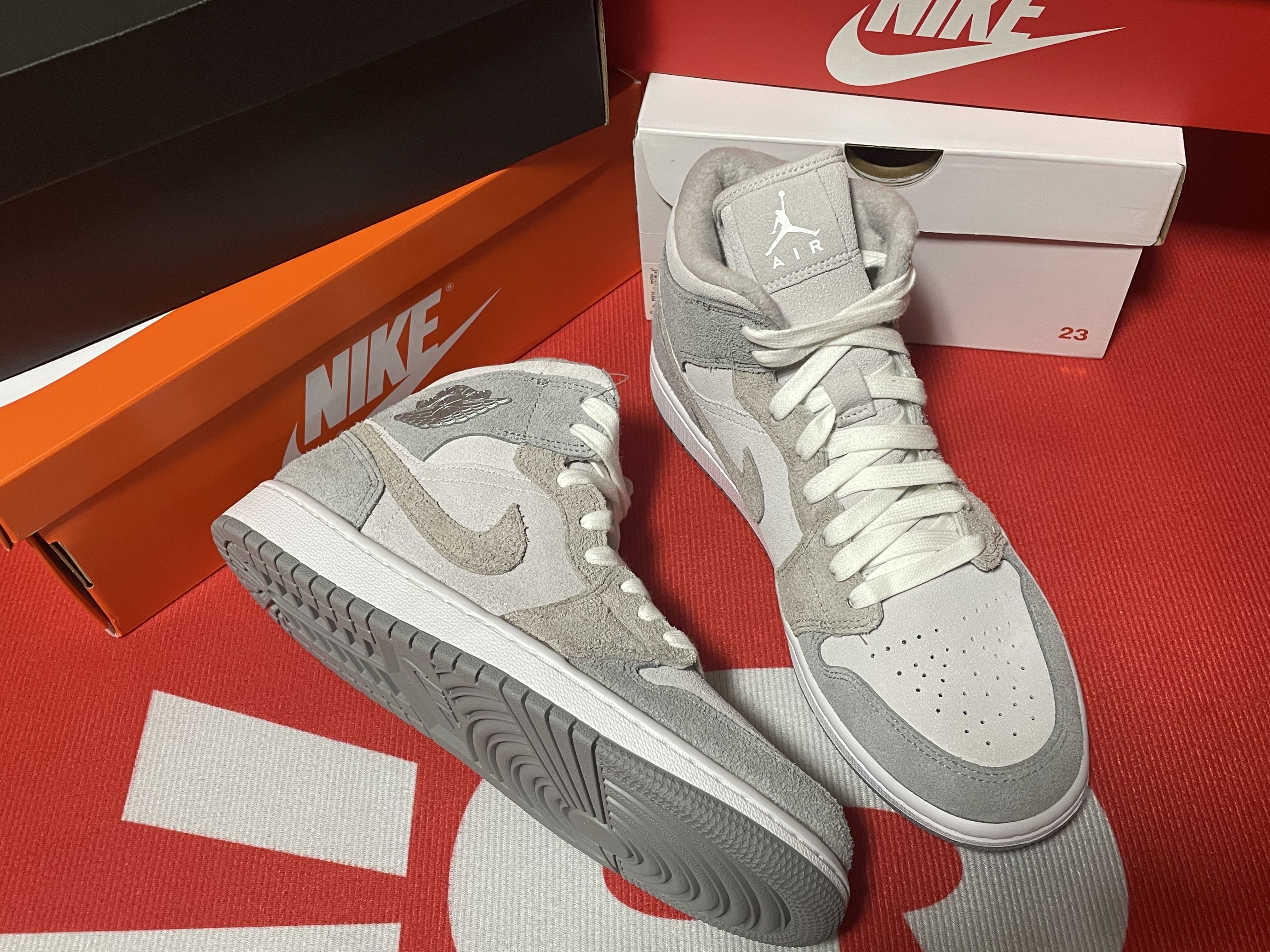 (W) Jordan 1 Mid SE Particle Grey 착용 스타일