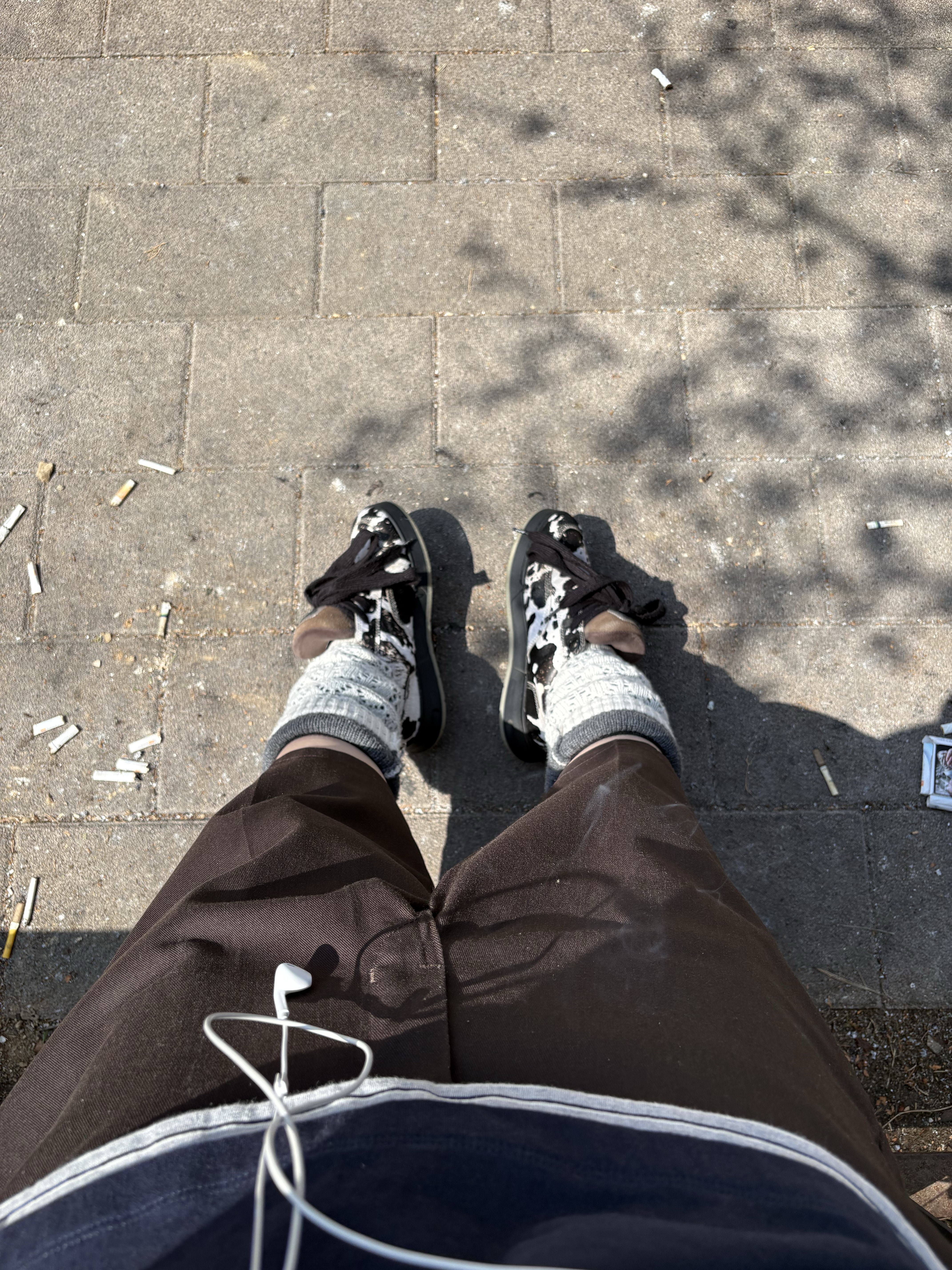 COYSEIO Mori Knee Socks Ivory, Dickies Loose Fit 13 Inch Flat Front Work Shorts Dark Brown 착용 스타일 - 3