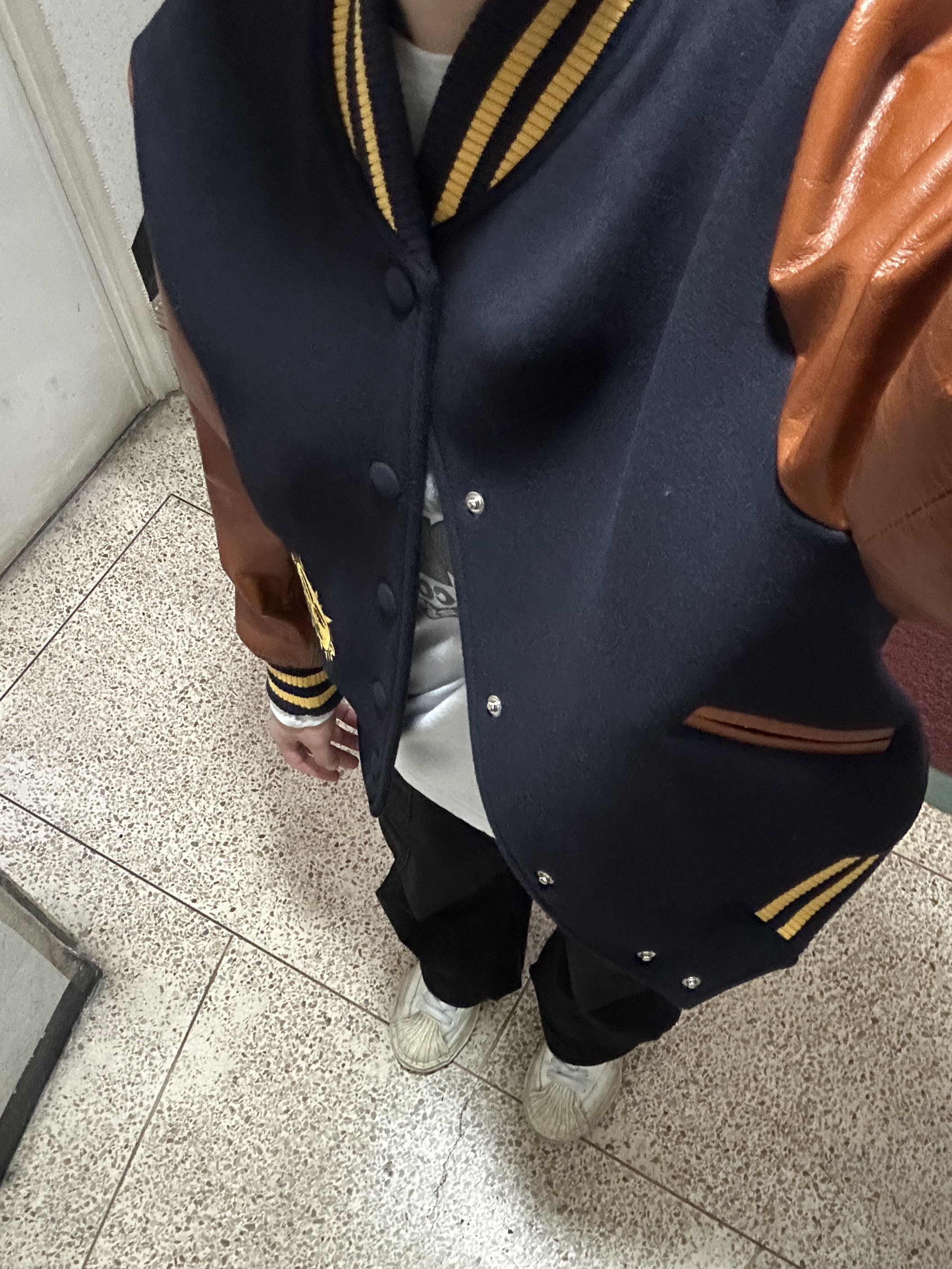 STU X HANK Varsity Jacket Navy 착용 스타일