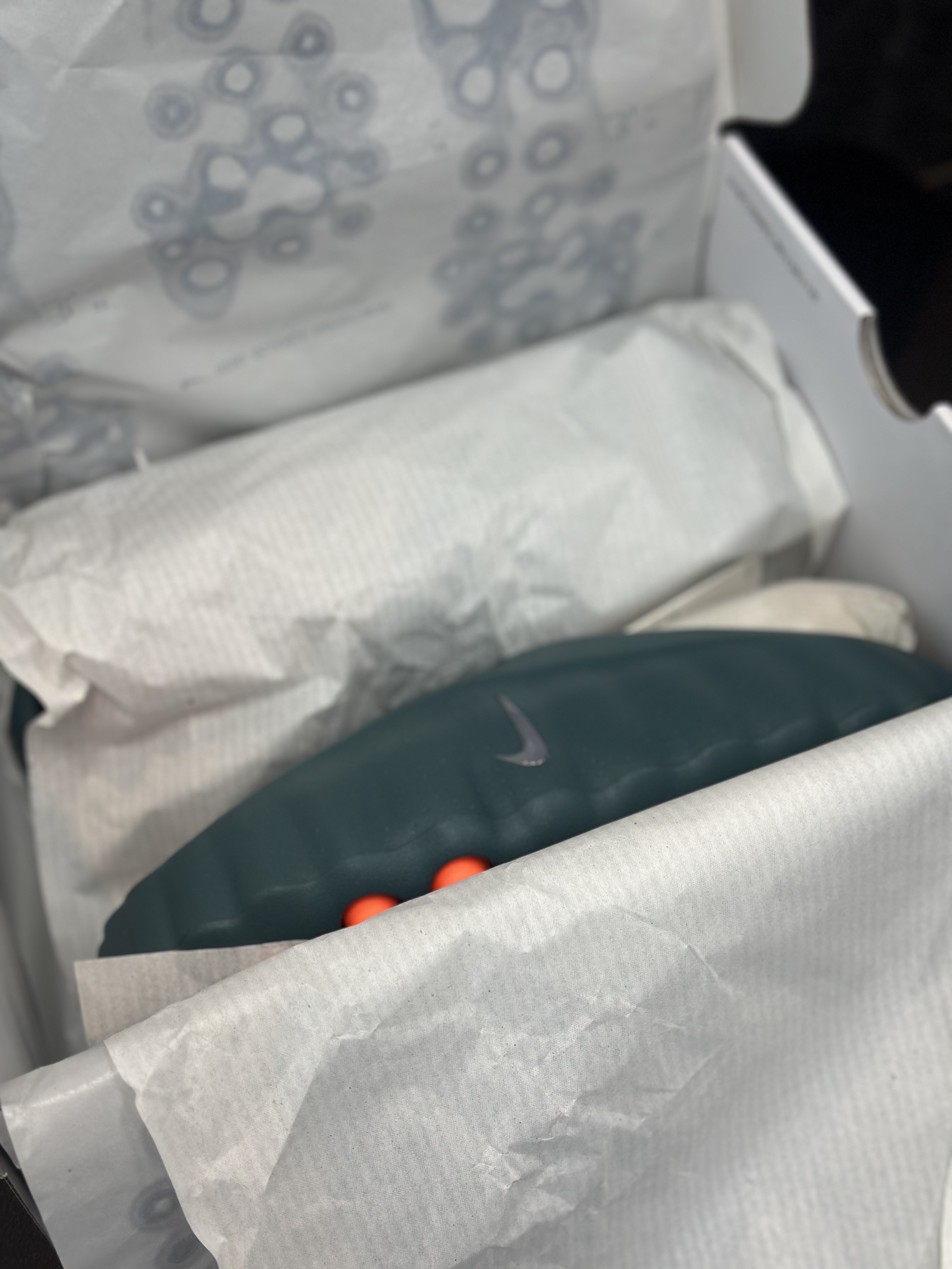 Nike Mind 001 Mineral Slate Metallic Platinum 착용 스타일 - 2