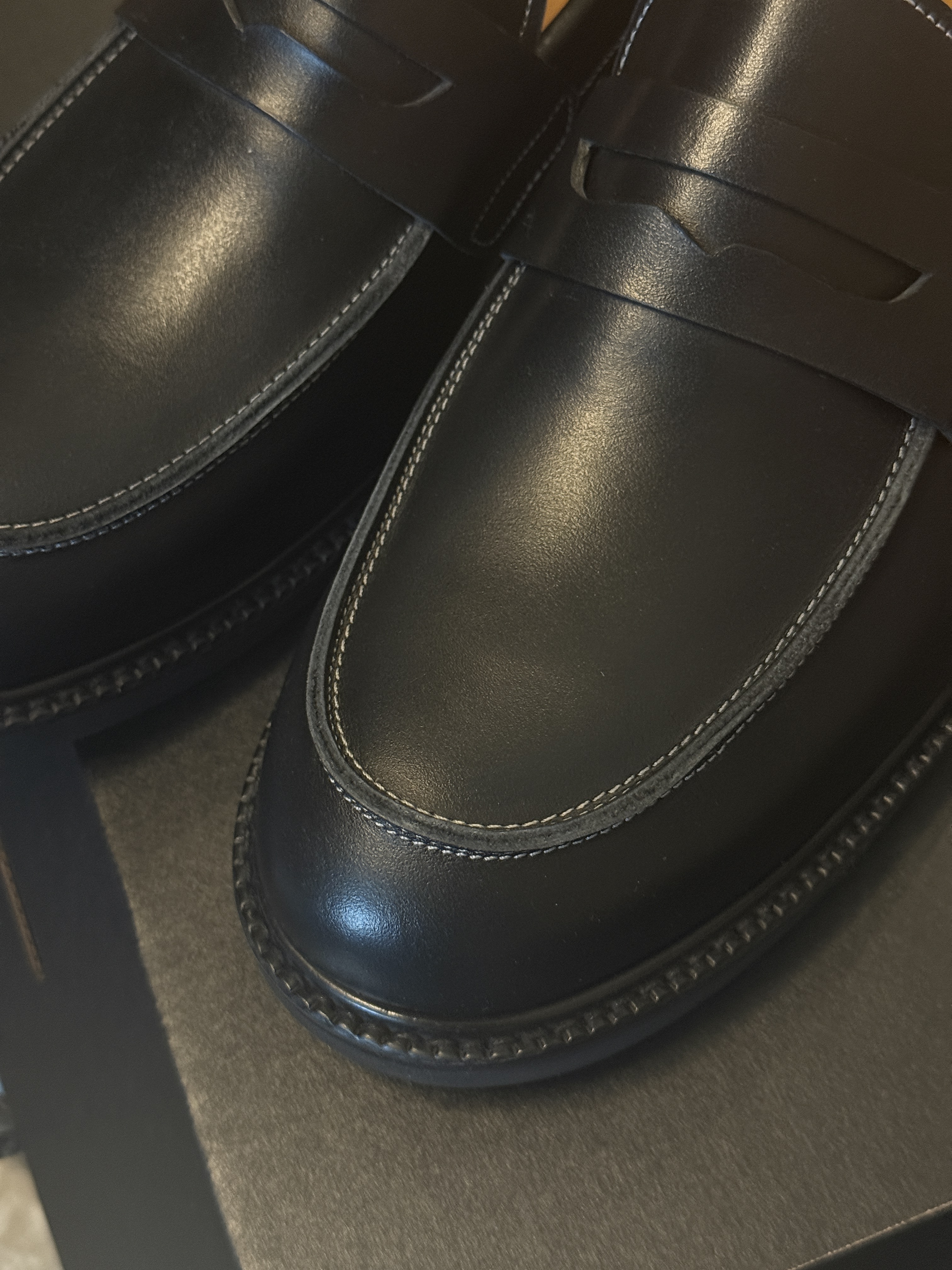 PENNY PLATE Men Loafer Black Low 착용 스타일 - 2