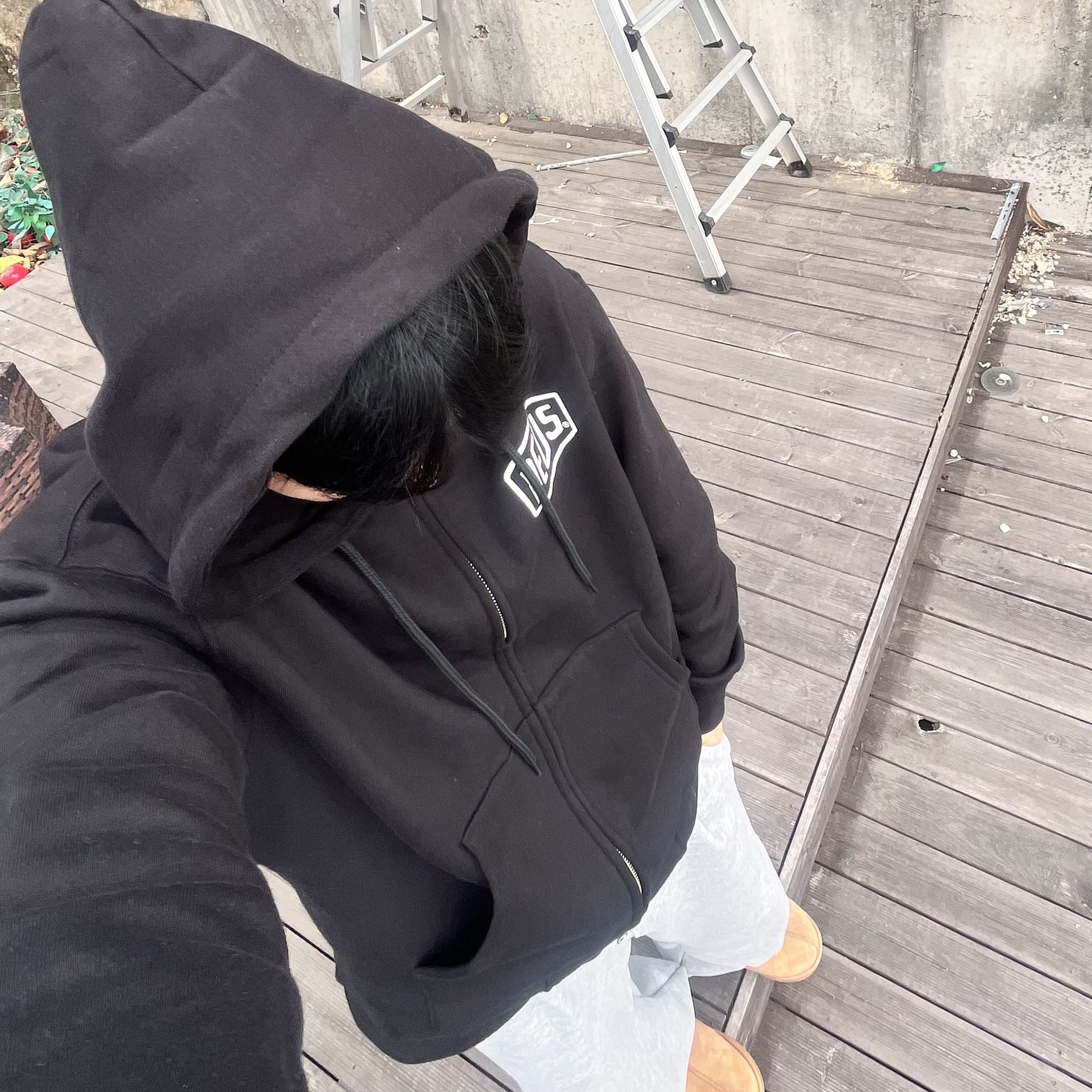 Deus Ex Machina Seoul College Hooded Jacket Black 착용 스타일 - 2