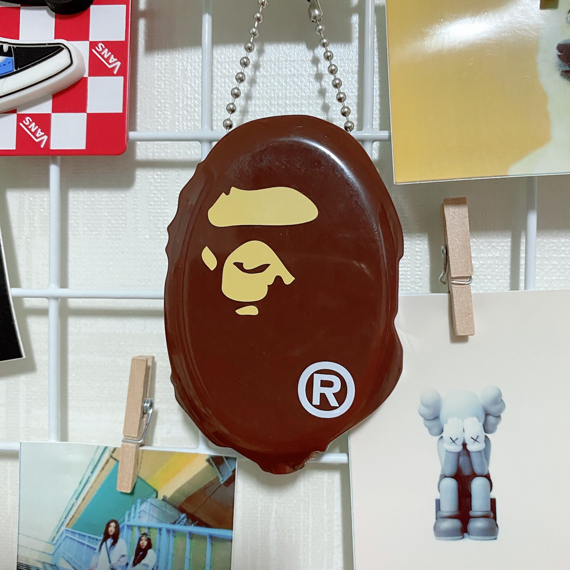BAPE Ape Head Coin Case M Brown 착용 스타일