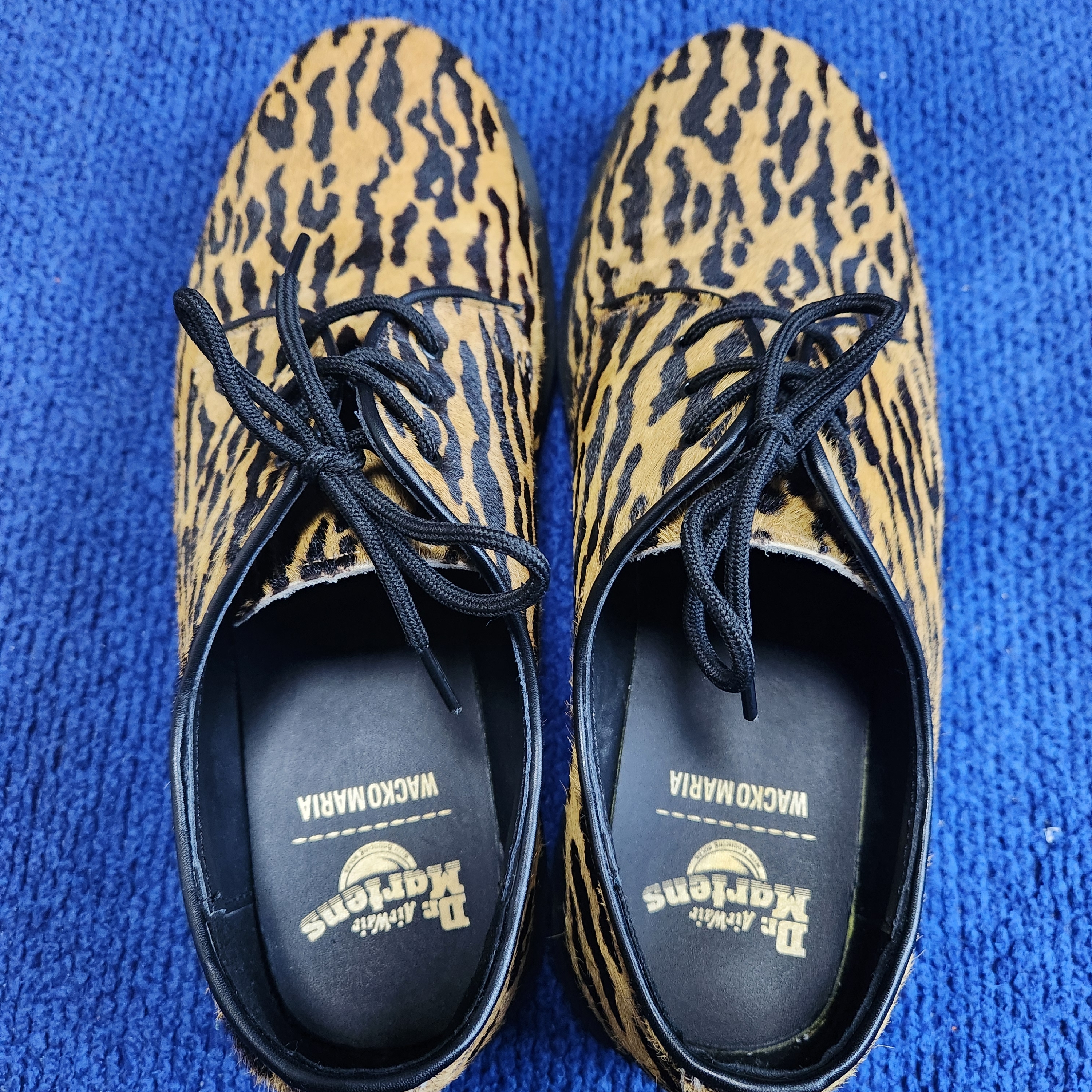Dr. Martens x Wacko Maria 1461 Tiger Camo Hair On Camel Black 착용 스타일 - 1
