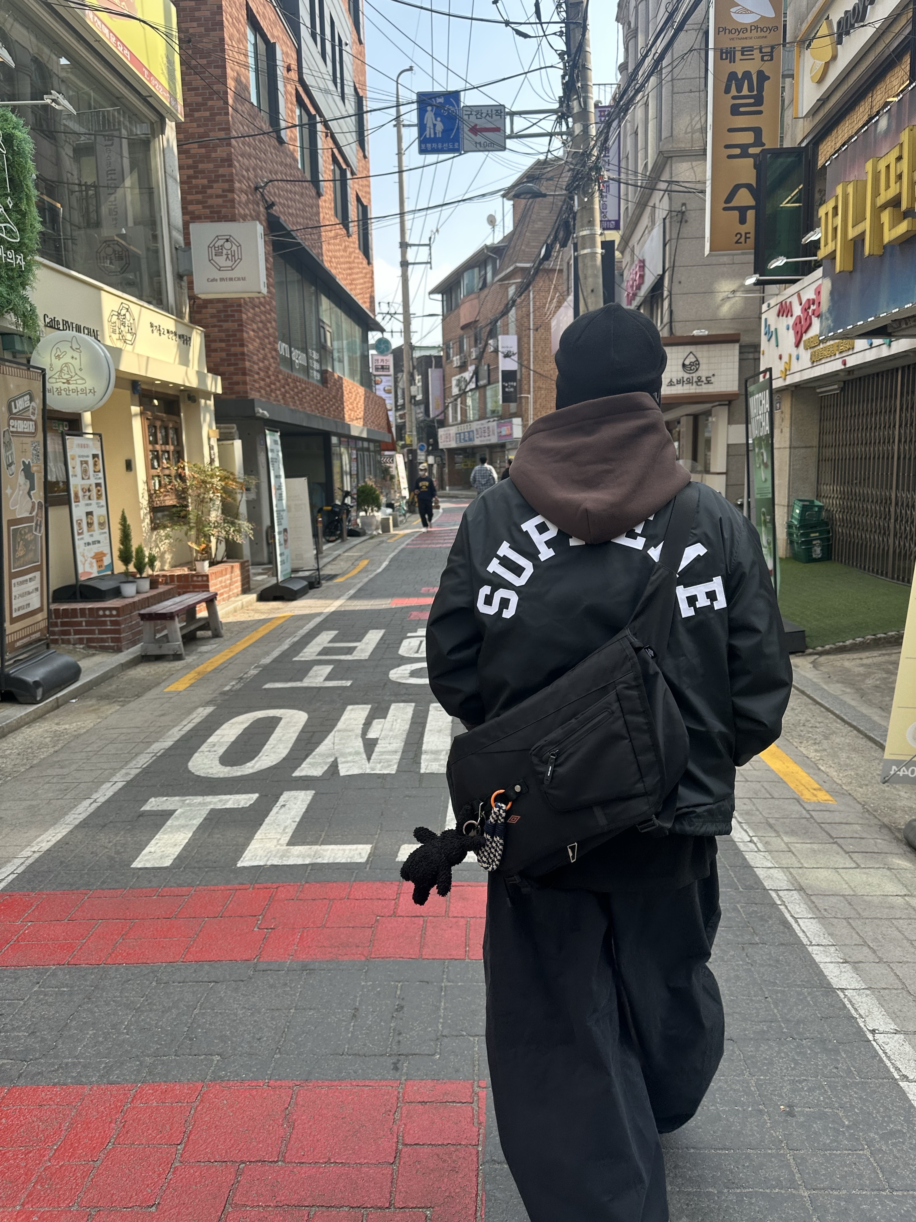 Oakley Tactical Beanie Black, IAB Studio Red Horse Hoodie Brown 착용 스타일 - 3