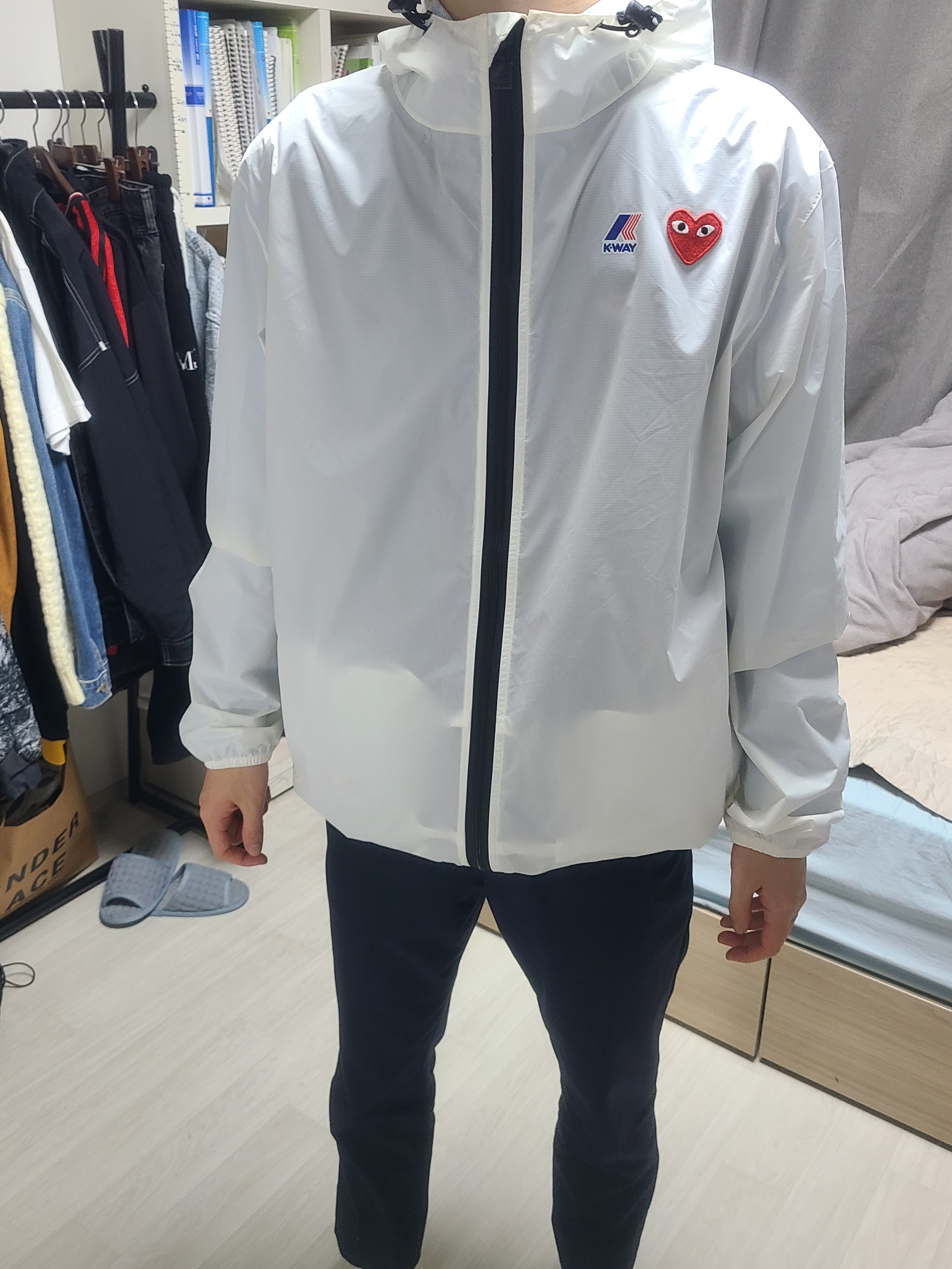 Play Comme des Garcons x K-Way Full Zip Jacket White 착용 스타일