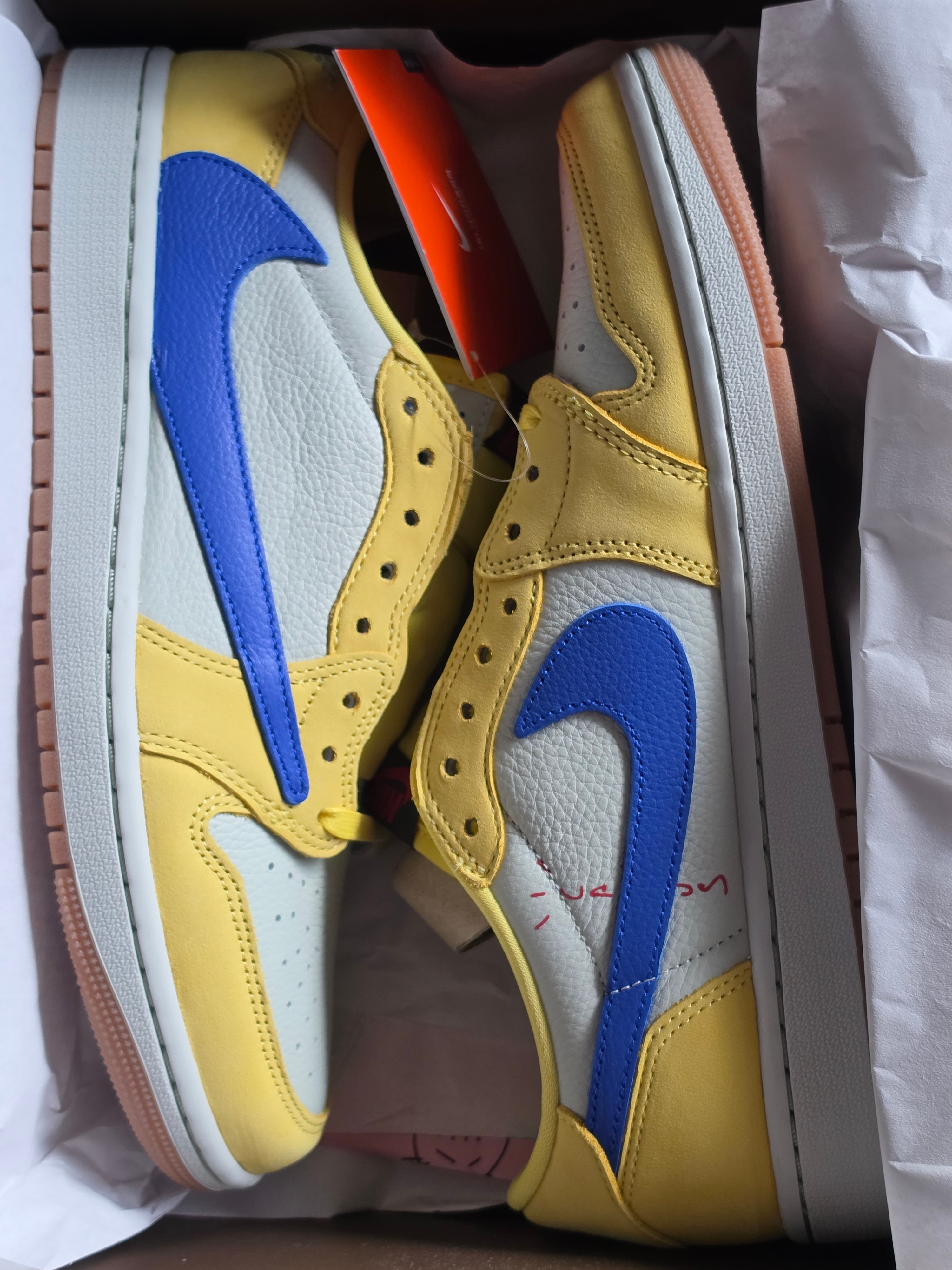 (W) Jordan 1 x Travis Scott Retro Low OG SP Canary 착용 스타일