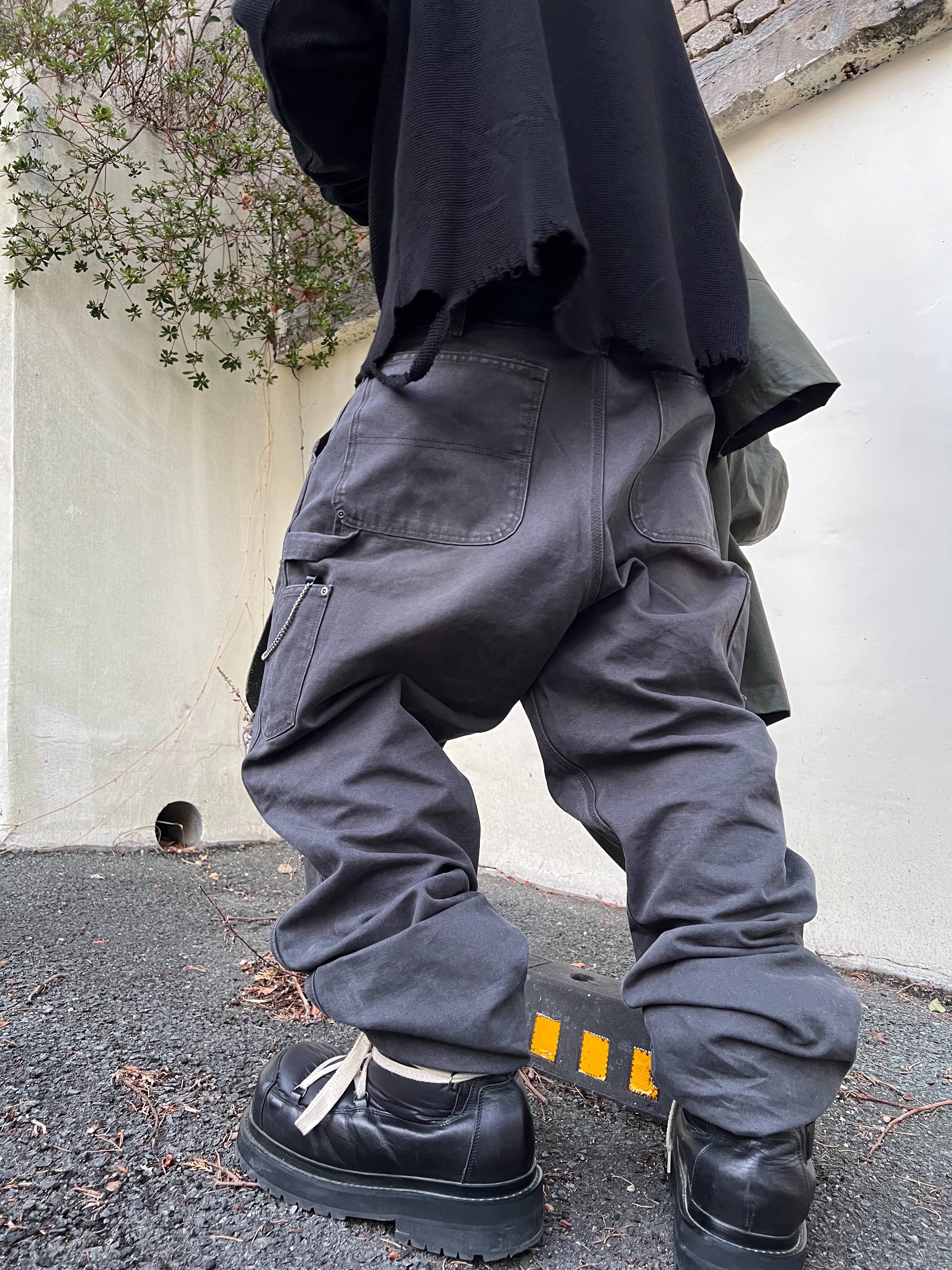 MJD Distressed Waffle Long Sleeve Black 착용 스타일 - 9