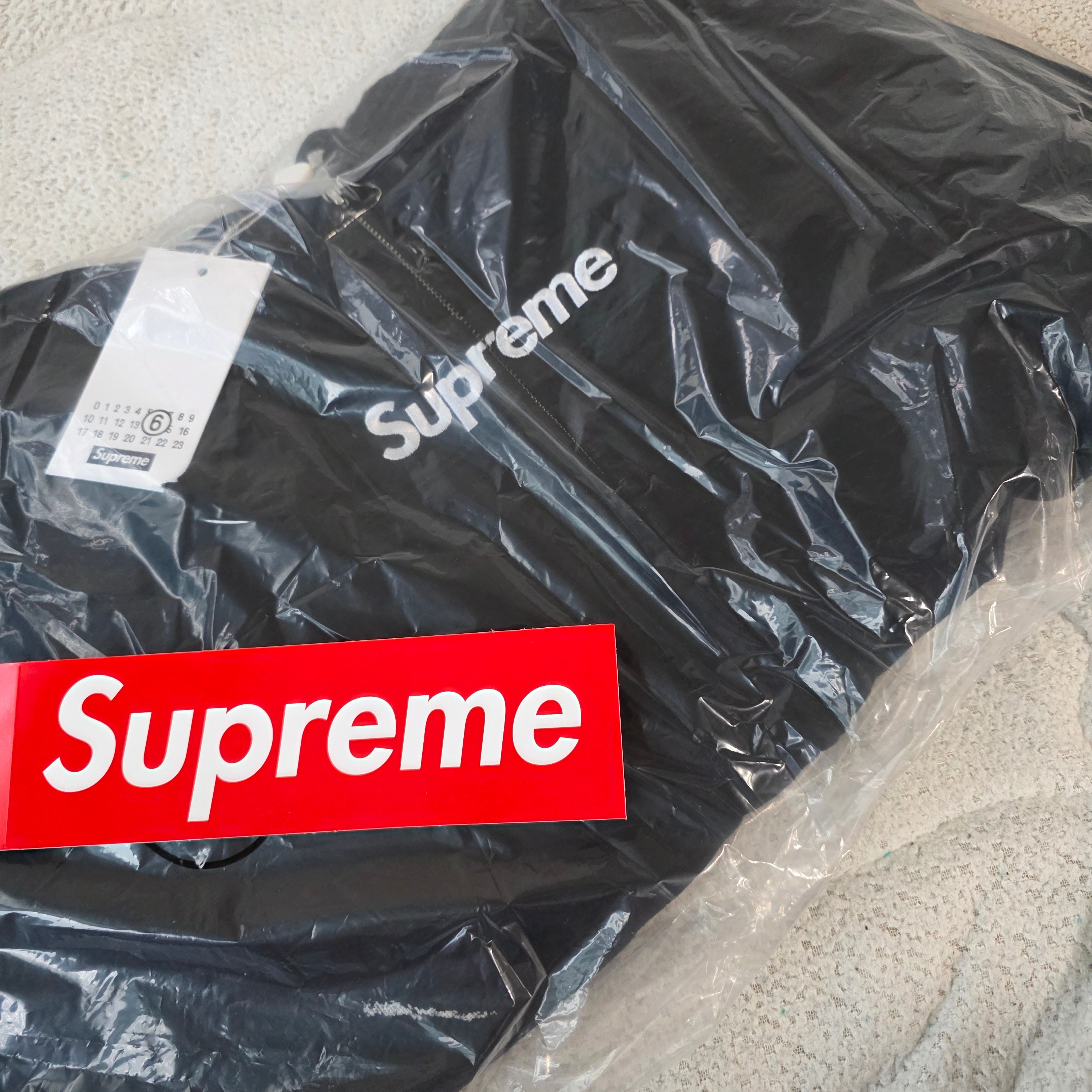 Supreme x MM6 Maison Margiela Box Logo Zip Up Hooded Sweatshirt Black - 26SS 착용 스타일 - 4
