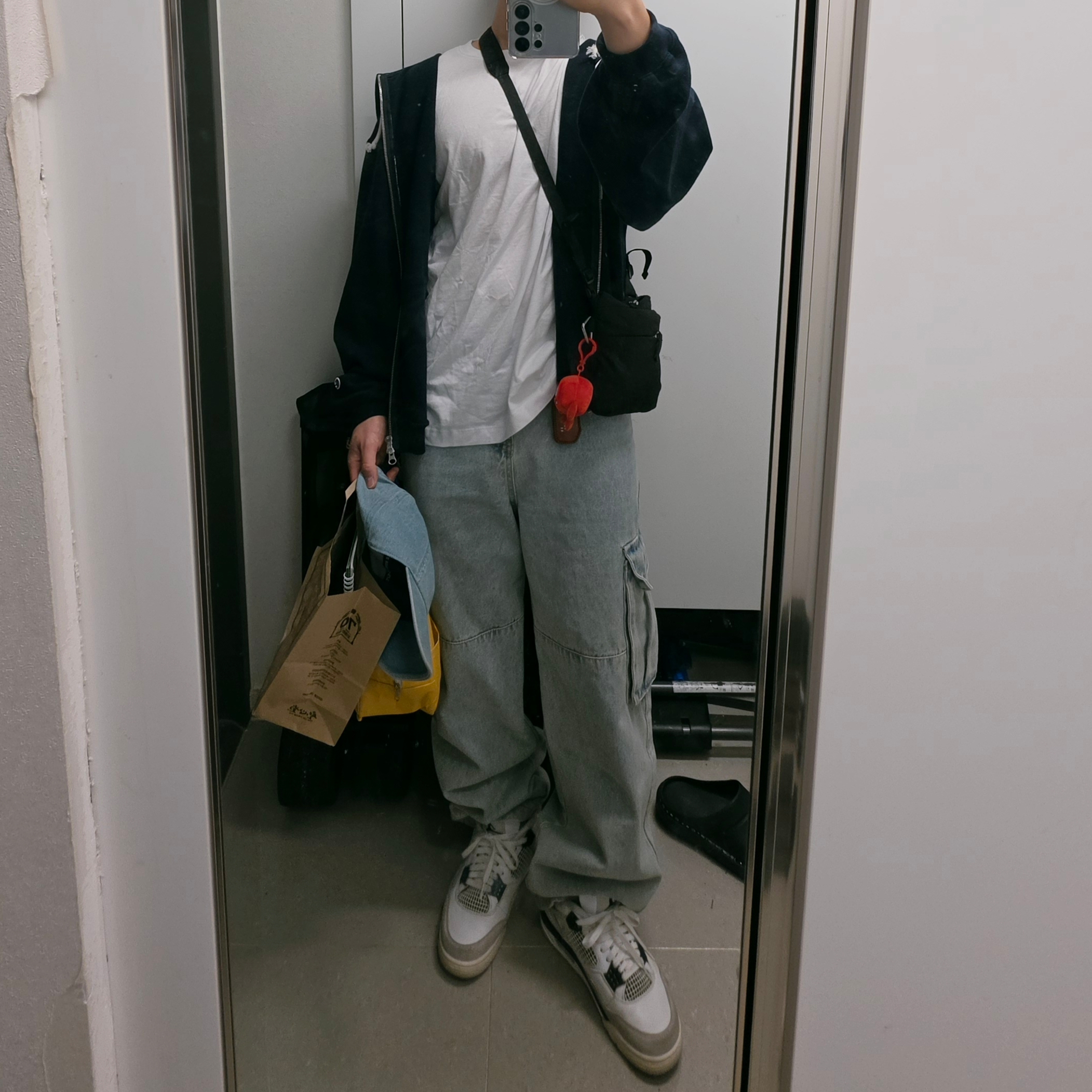 Jordan 4 Retro White and Black 착용 스타일