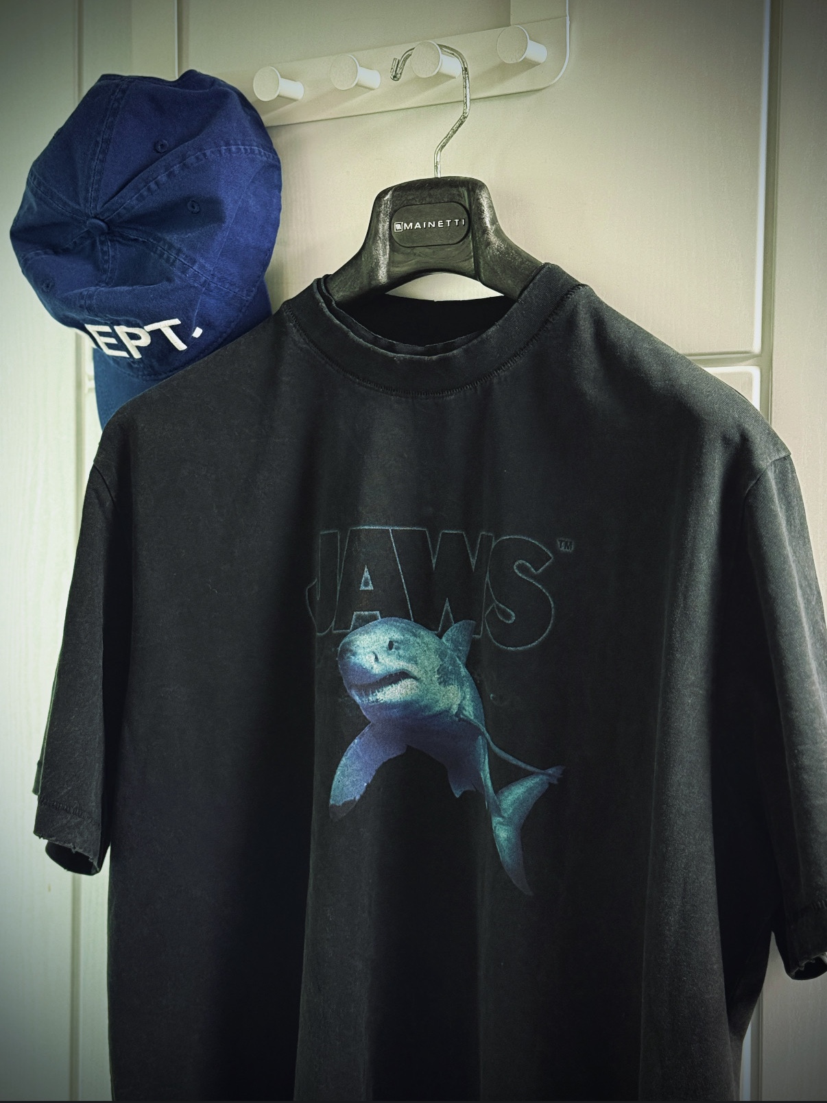[예약 배송] Partimento Reworks [JAWS] Shark Tee VTG Black, Gallery Dept. Dept. Hat Navy 착용 스타일