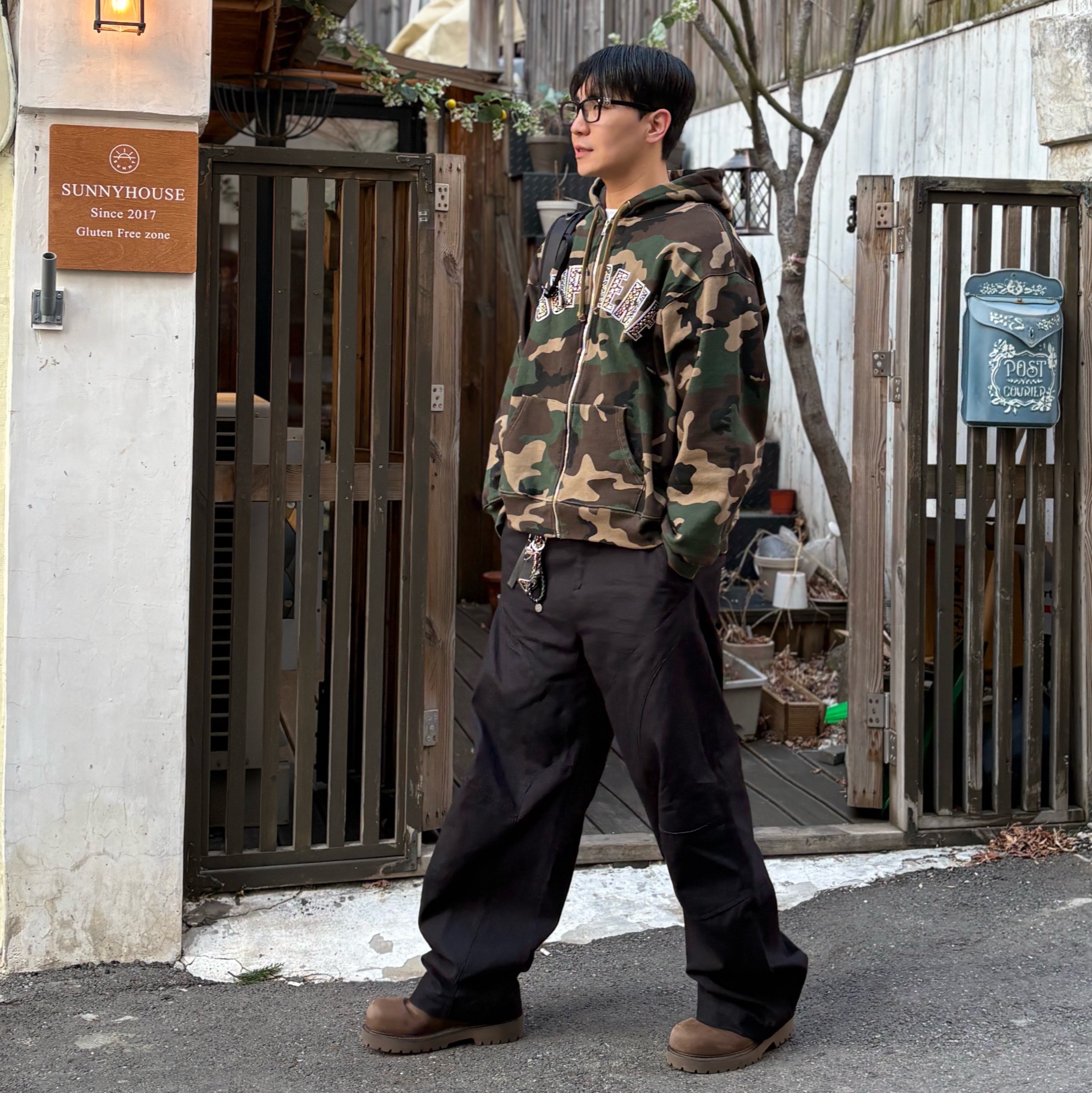 Supreme x B.B. Simon Zip Up Hooded Sweatshirt Woodland Camo - 25SS, LOSTGARDEN Route Brown 착용 스타일 - 1