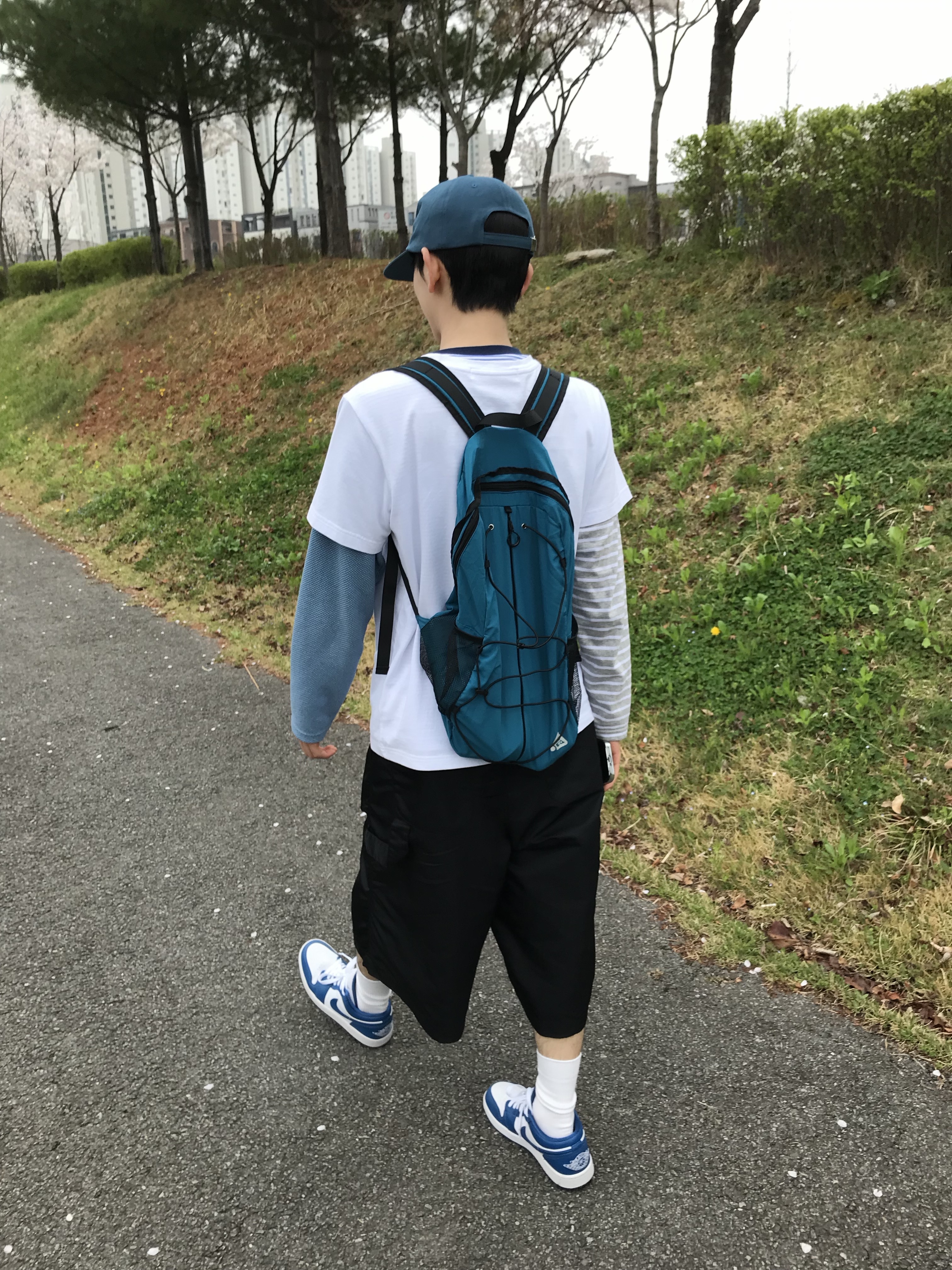 (W) Jordan 1 Low White Dark Marina Blue 착용 스타일 - 3