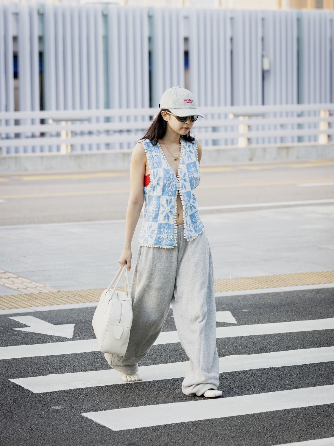 Young N Sang Women Snowflake Vest Blue - 26SS 착용 스타일 - 3